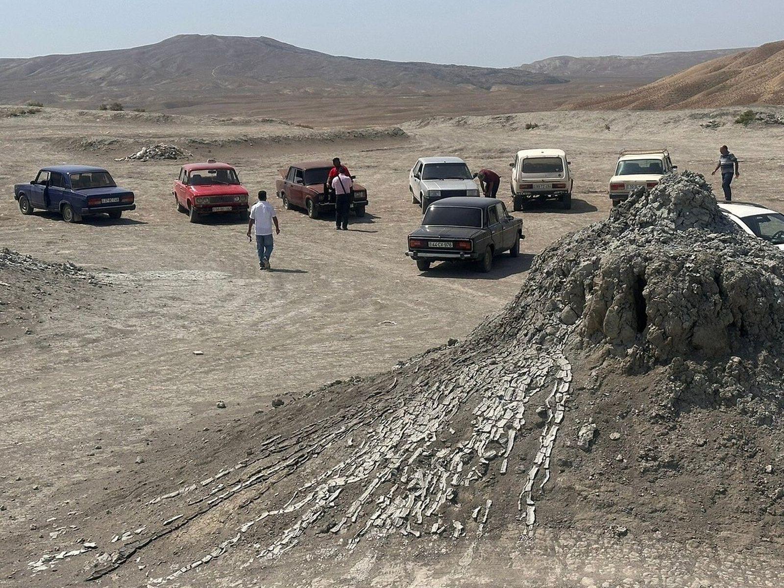 Baku to Gobustan: Mud Volcanoes, Mosque & Gobustan 2