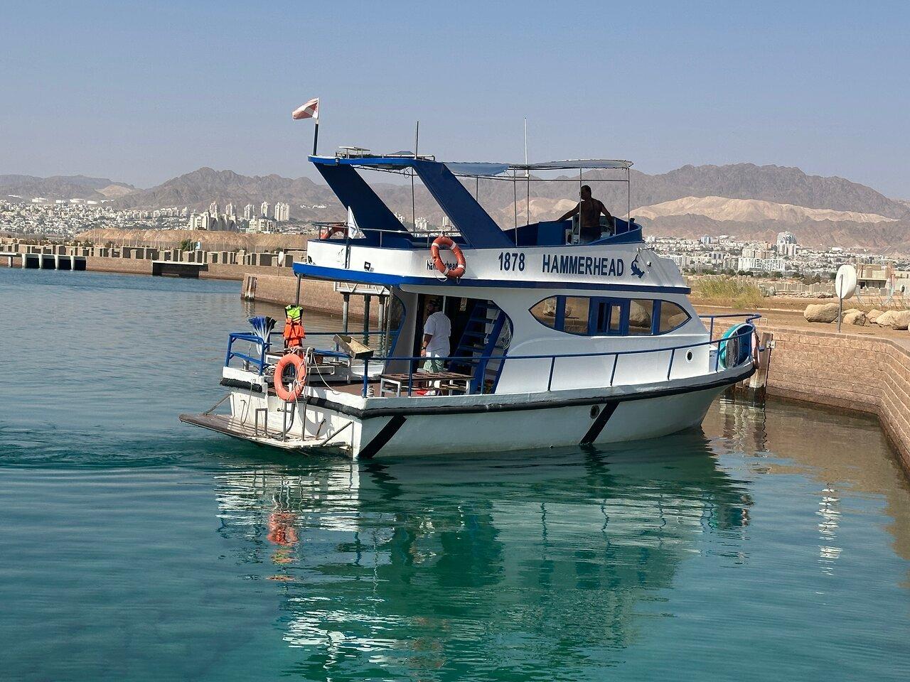 Aqaba: Private Boat Tour with Snorkeling and Lunch