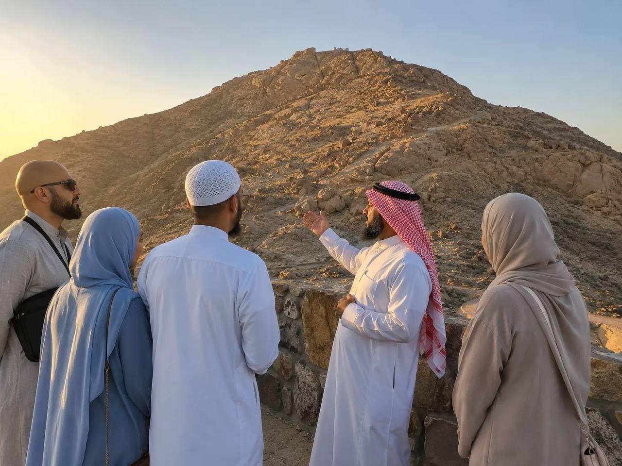 Makkah: A tour of the holy sites in Mecca with a tour guide 2