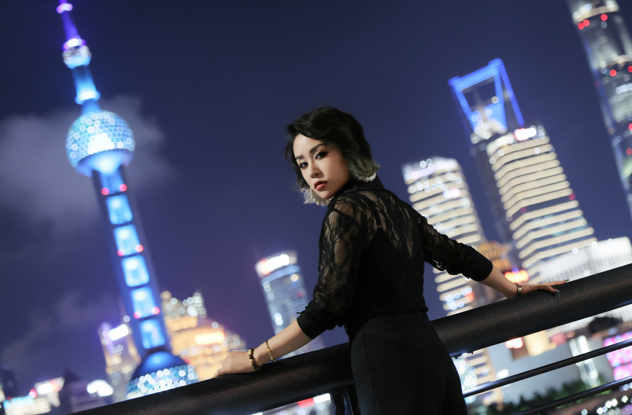Shanghai: Private Photo Walk with Professional Photographer