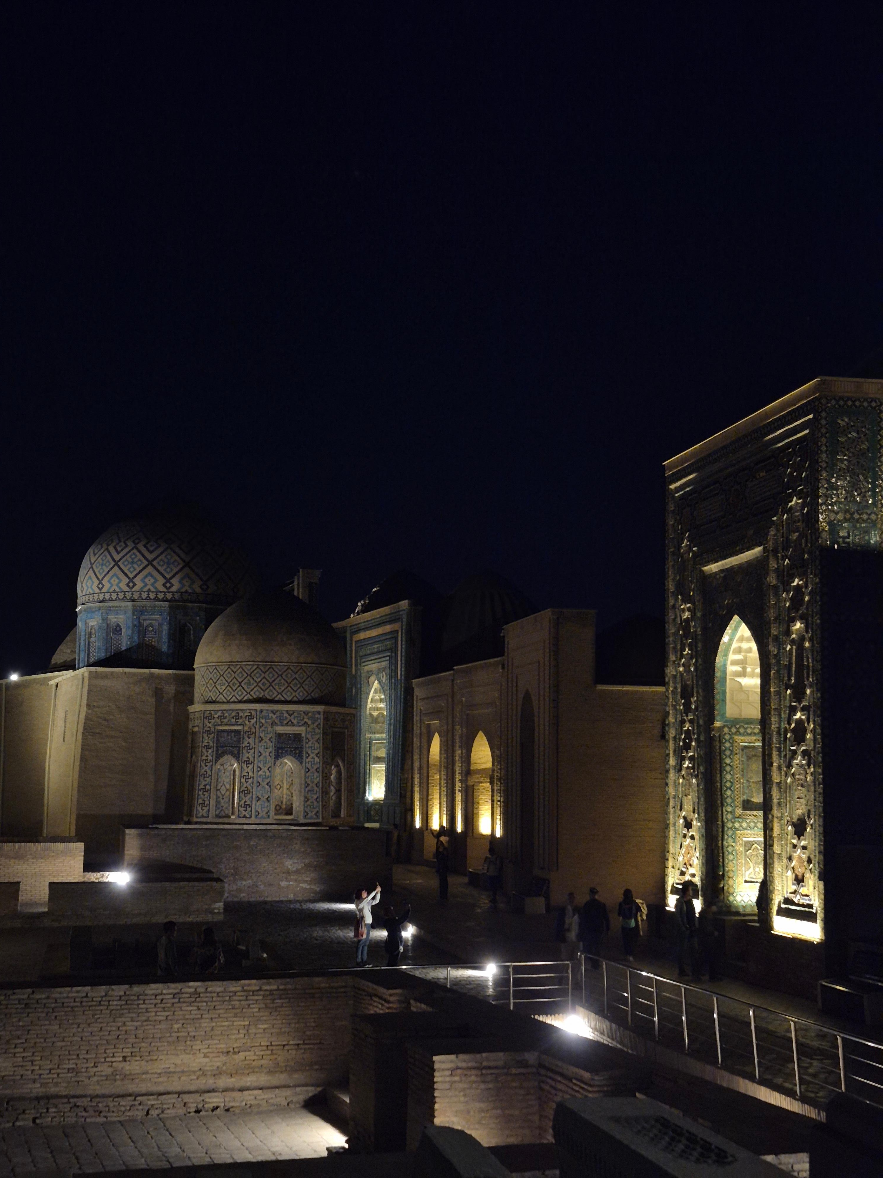 Samarkand: Evening Walking Tour with Guide