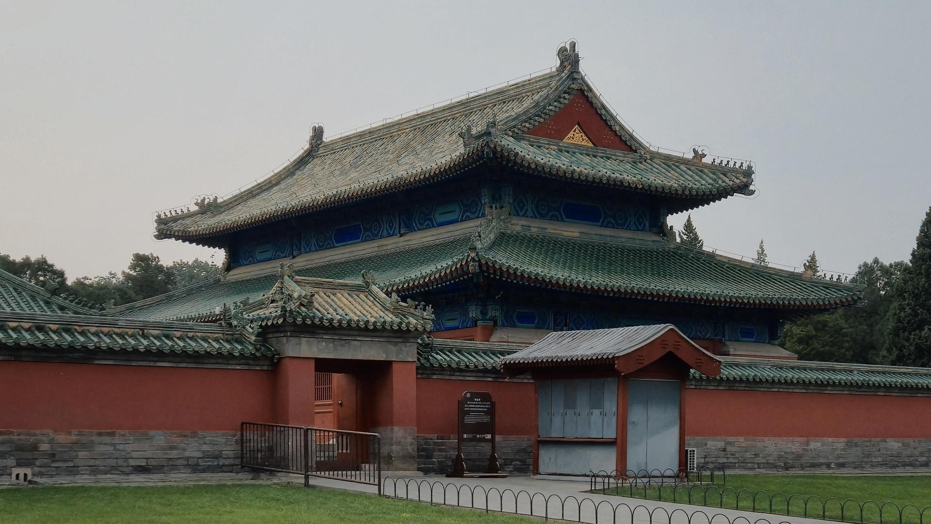 Beijing: Temple of Heaven & Pearl Market Guided Walking Tour 3