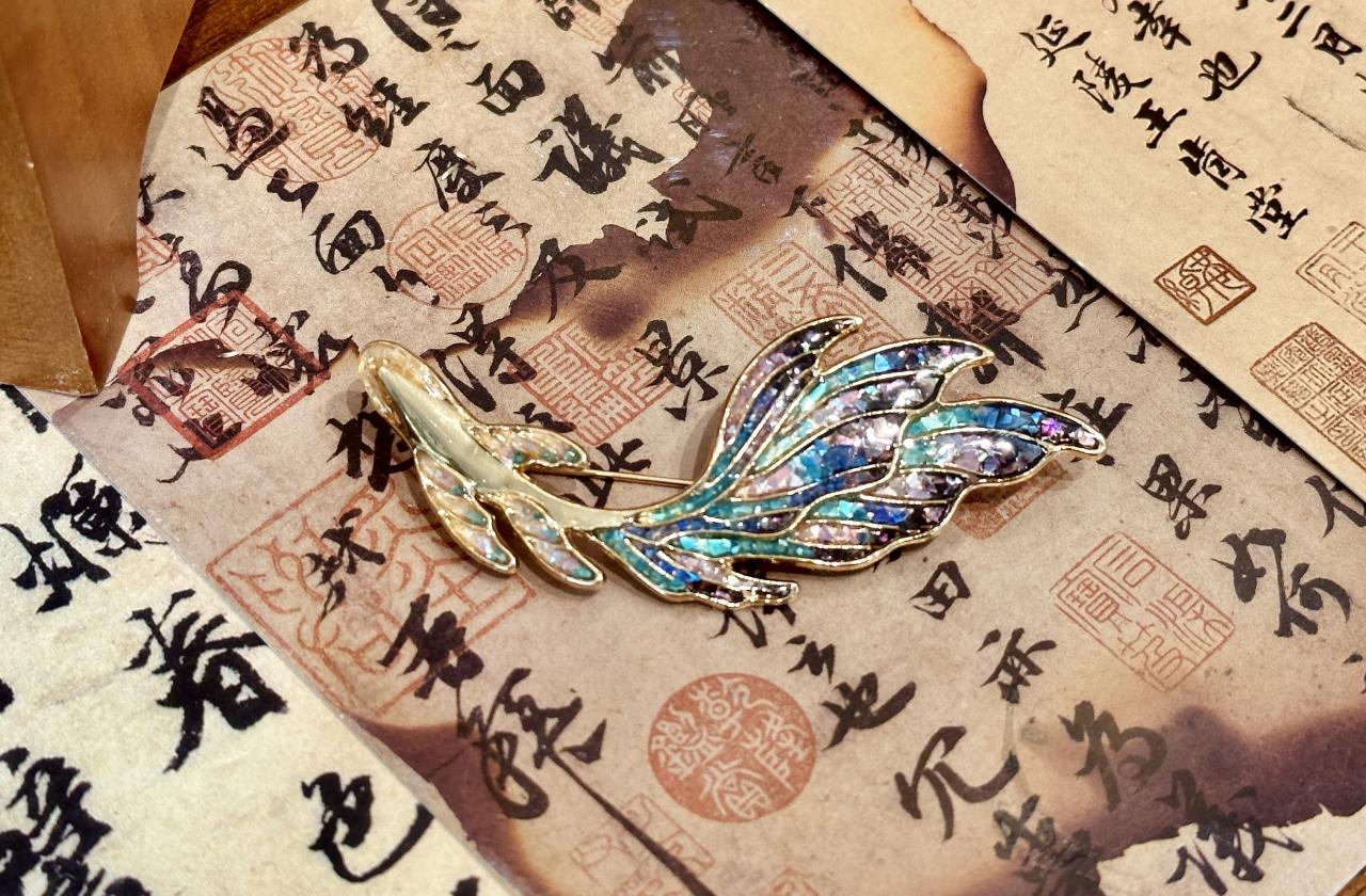 Shanghai: Iridescent Mother-of-Pearl Brooch Experience