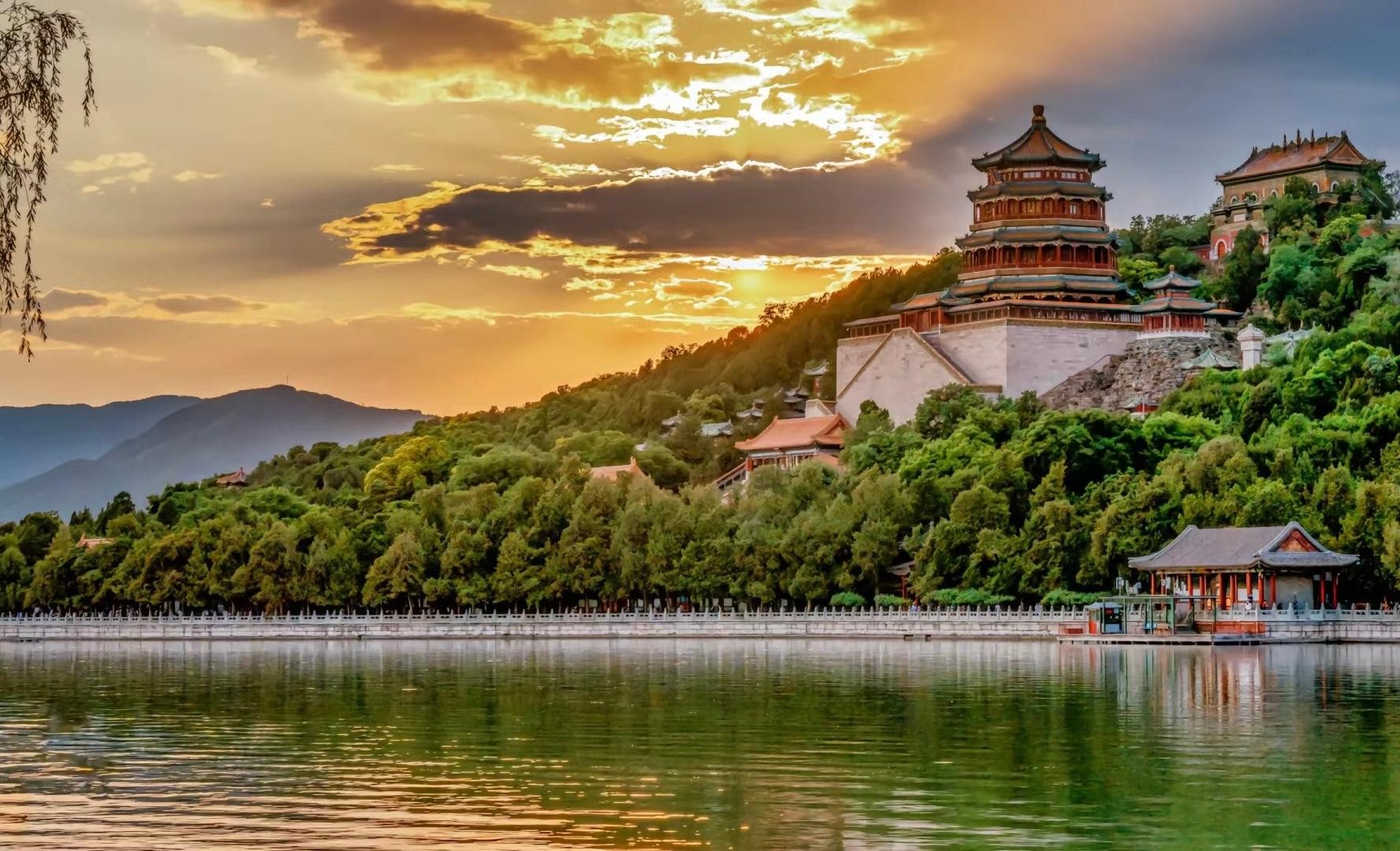 Private Tour-Great Wall Sunset & Hutong Walk with Dinner 2