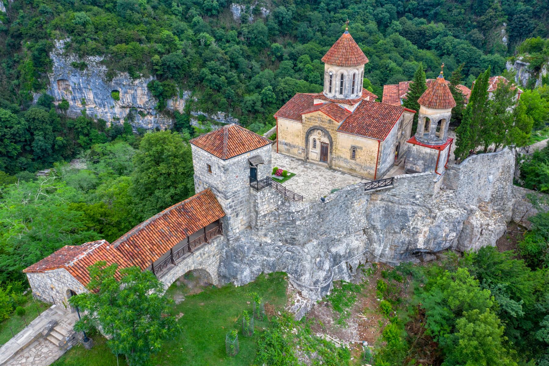 Kutaisi: Gelati, Motsameta & Bagrati Cathedral Tour ✅ 3