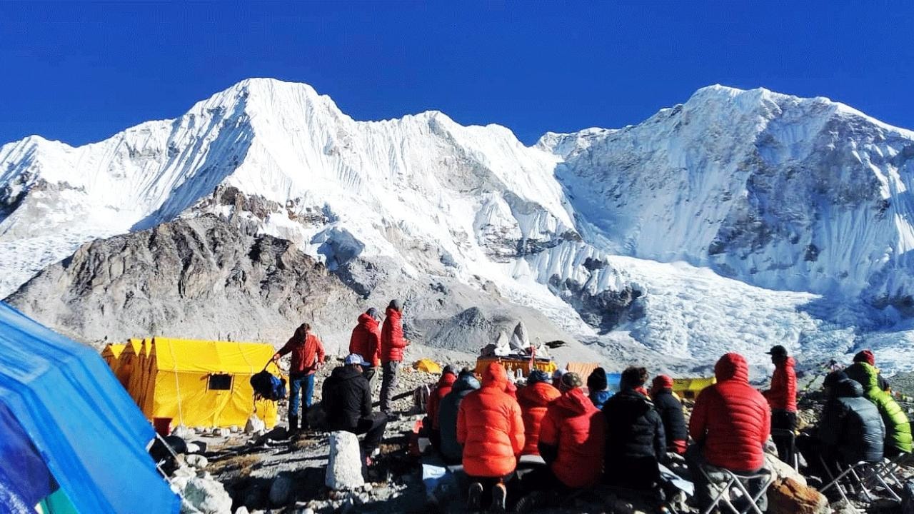 Nepal: Guided 30-day climbing trip - Mera, Island & Lobuche 2
