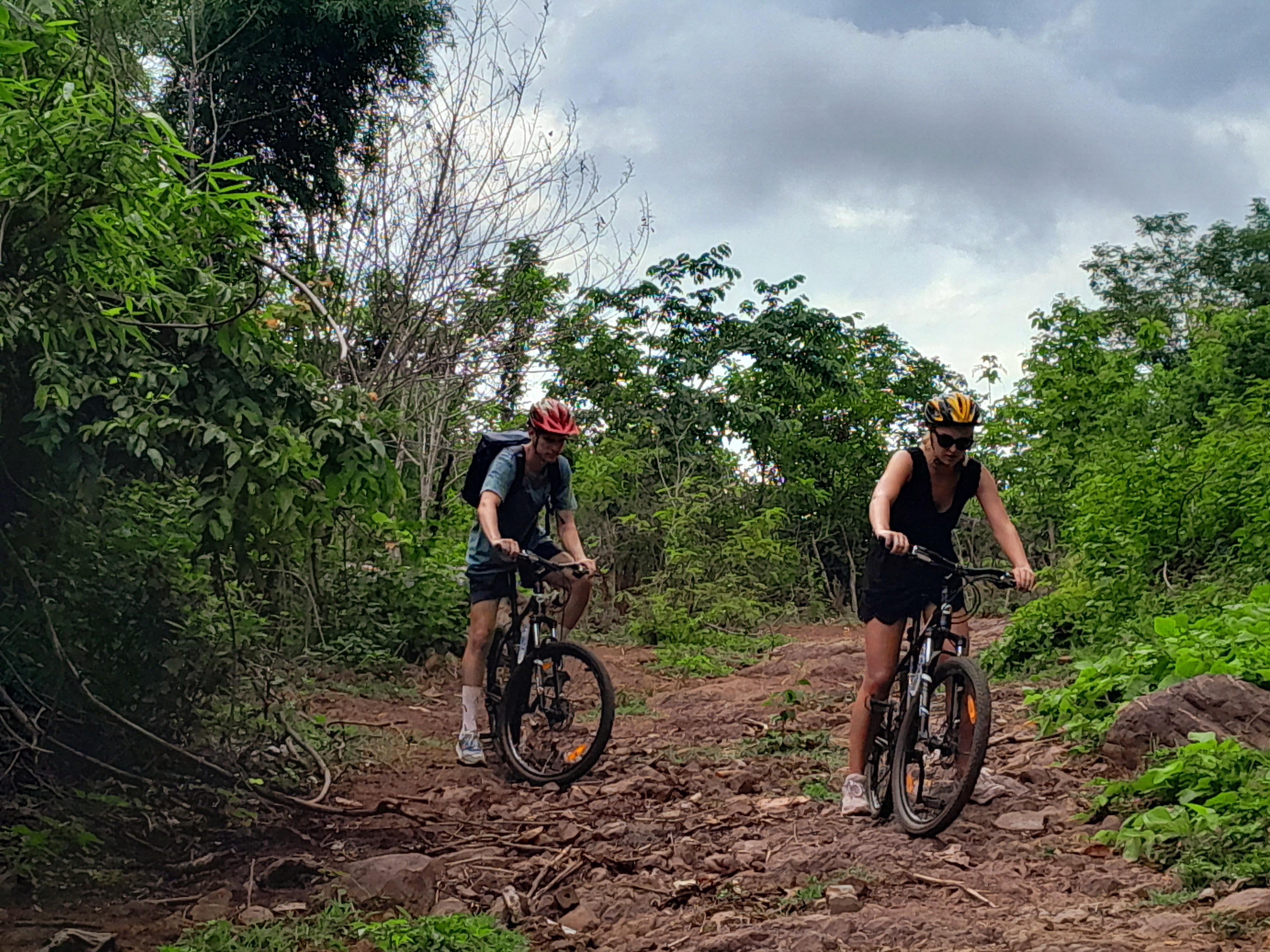 Luang Prabang: Guided Rice Field Bike Tour with Ferry Ride