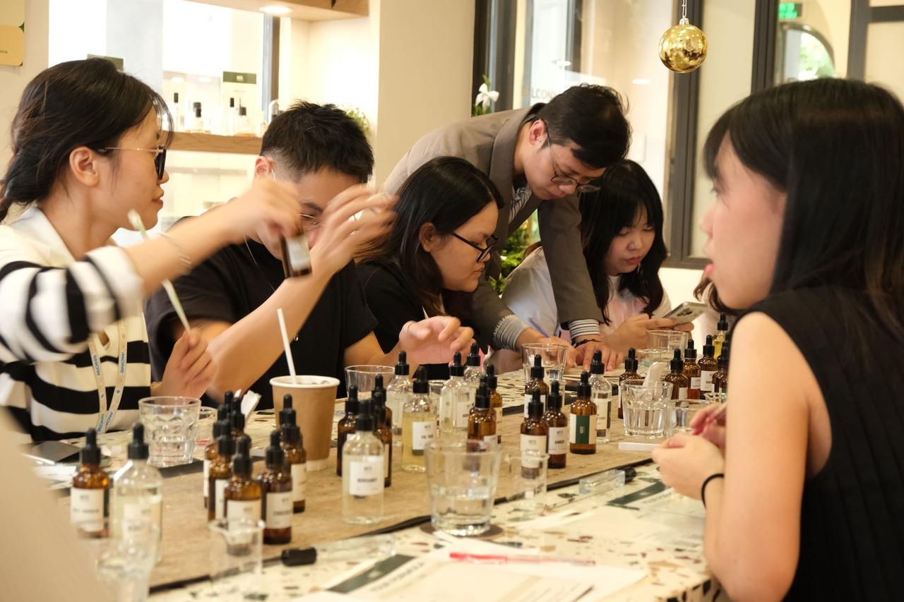 Amman: Women's Trip - Perfume Workshop and Cultural Tour