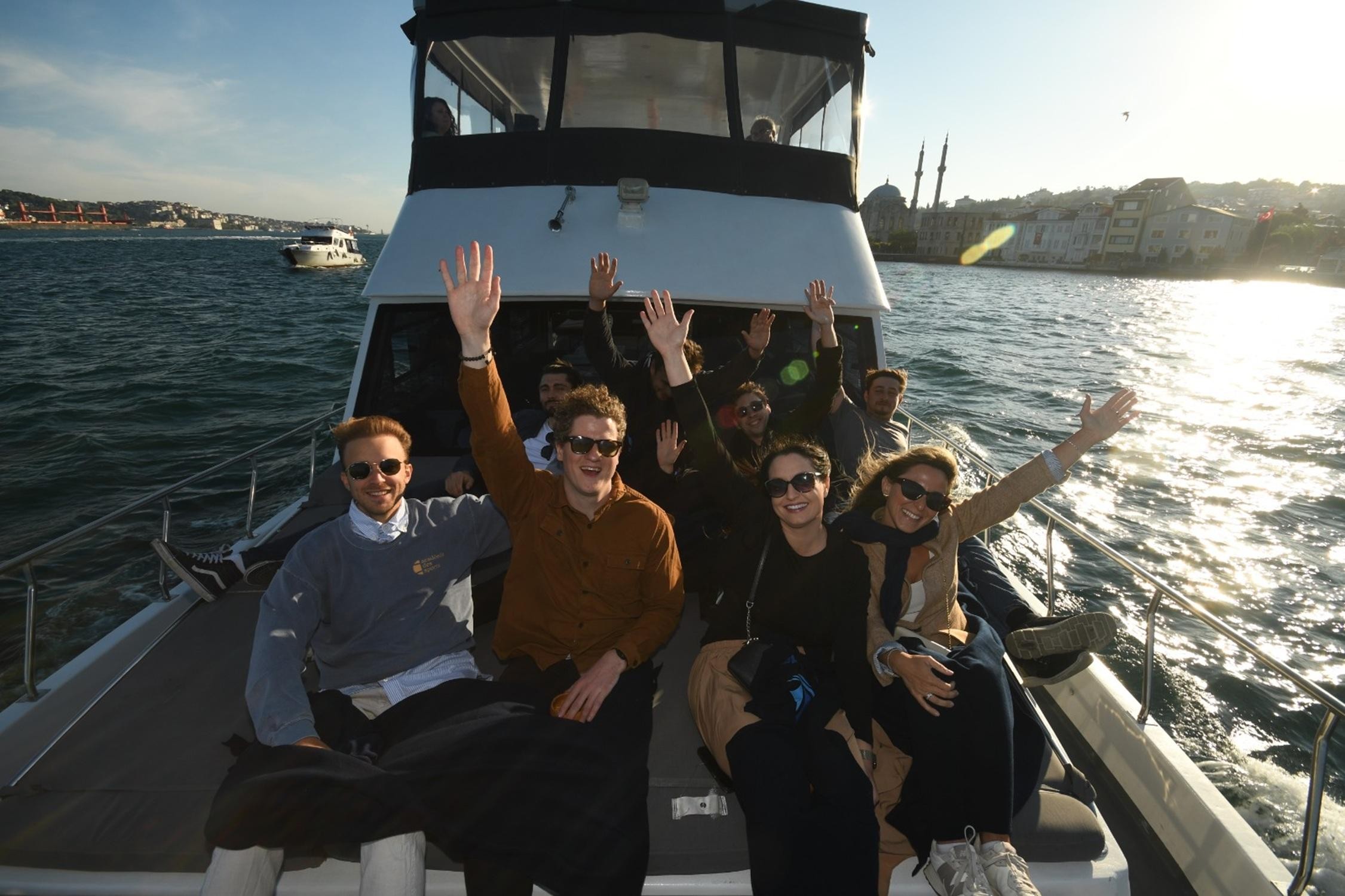 Istanbul: Bosphorus Sunset Yacht Cruise with Snacks 3