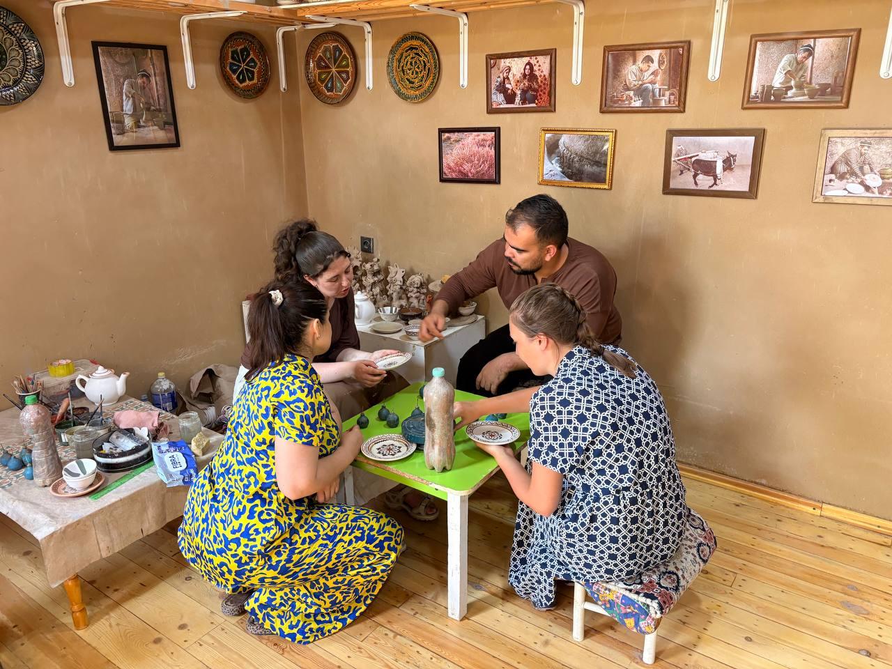 Tashkent: Gijduvan-Style Paint-Your-Own Pottery Workshop
