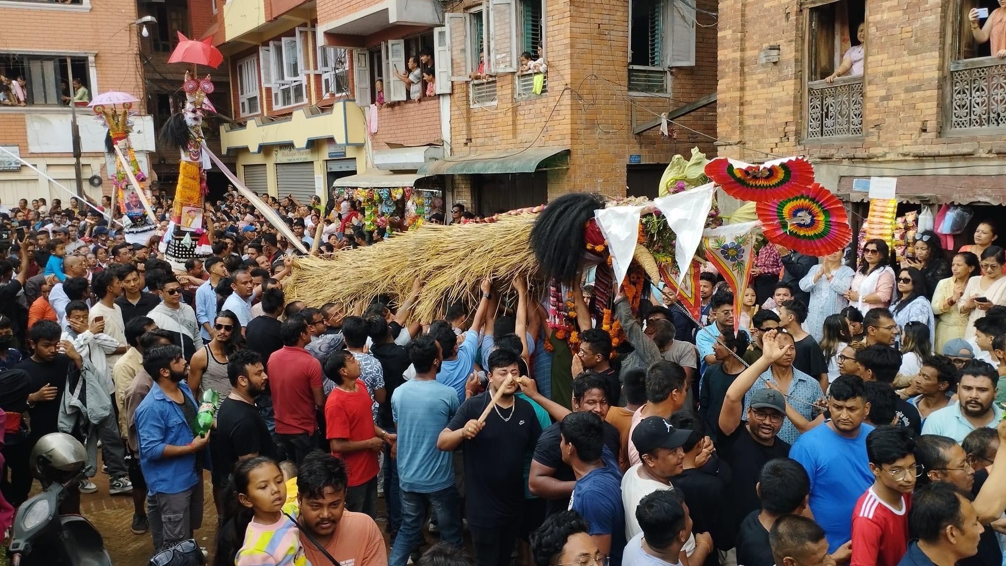 4 UNESCO : Pashupatinath, Boudhanath, Patan, Bhaktapur Tour 3