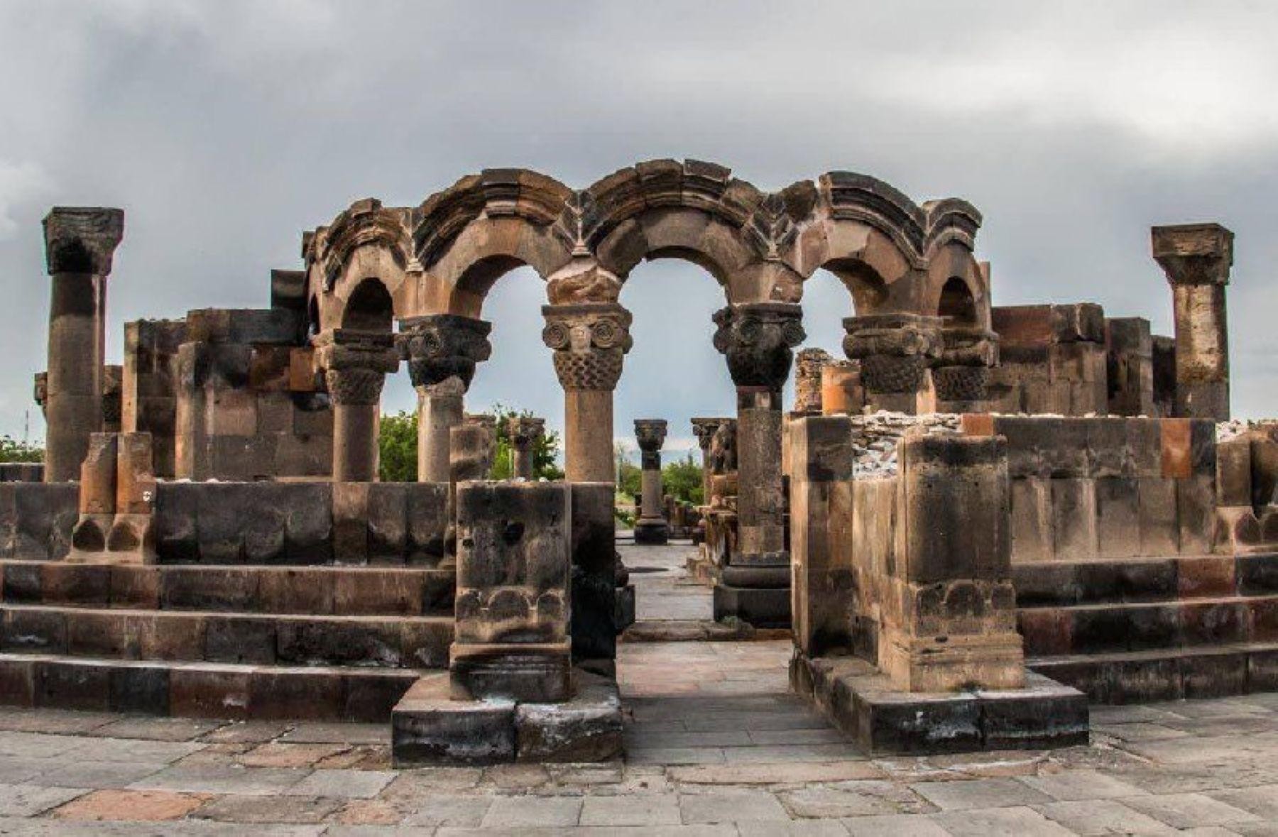 From Yerevan: Echmiadzin, Hripsime & Zvartnots Tour 2