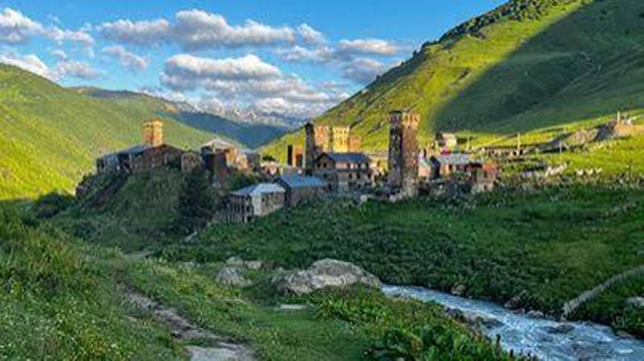 From Mestia to Ushguli: Day Trip with Shkhara Hike Option 3