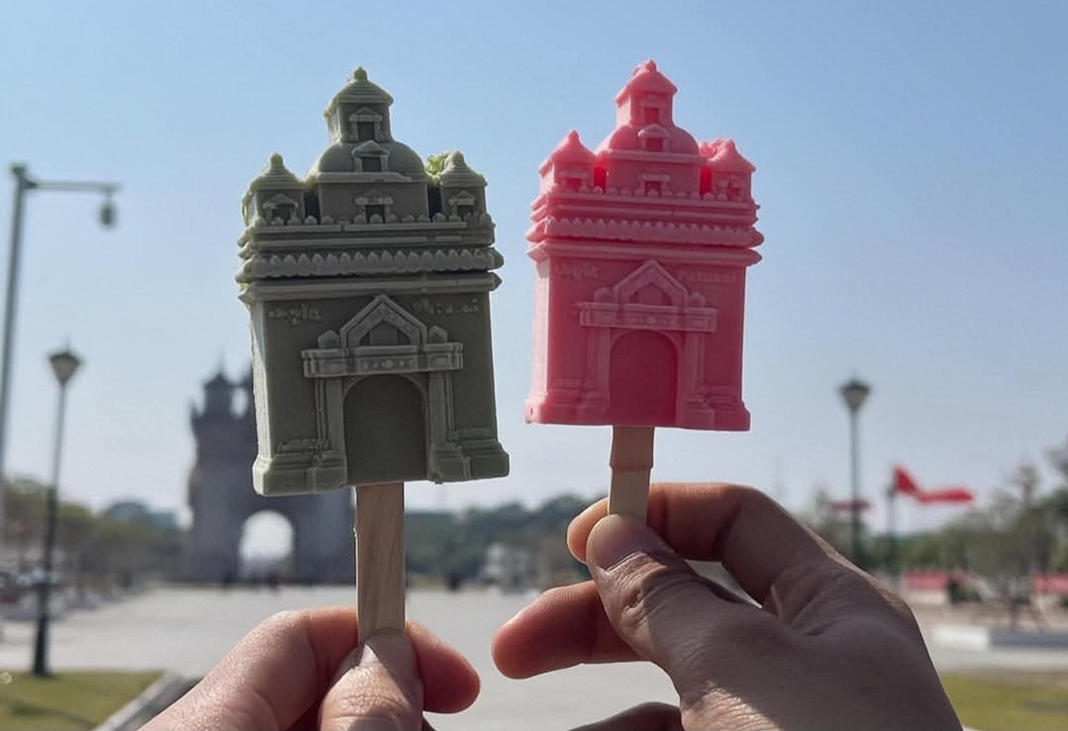 Vientiane: Half-Day City Tour with Patuxai and Lao foods