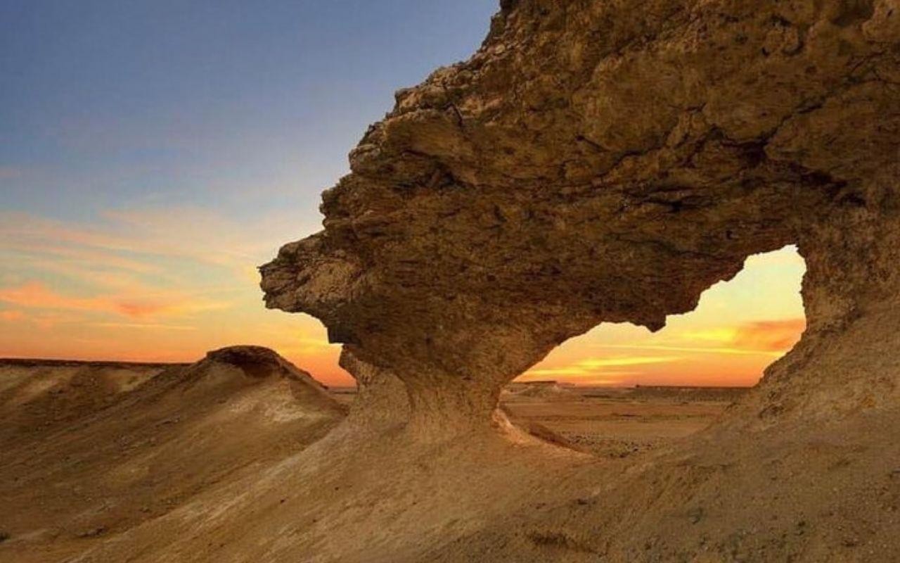 Doha: Guided Full Day City & West of Qatar Tour With Pickup 2