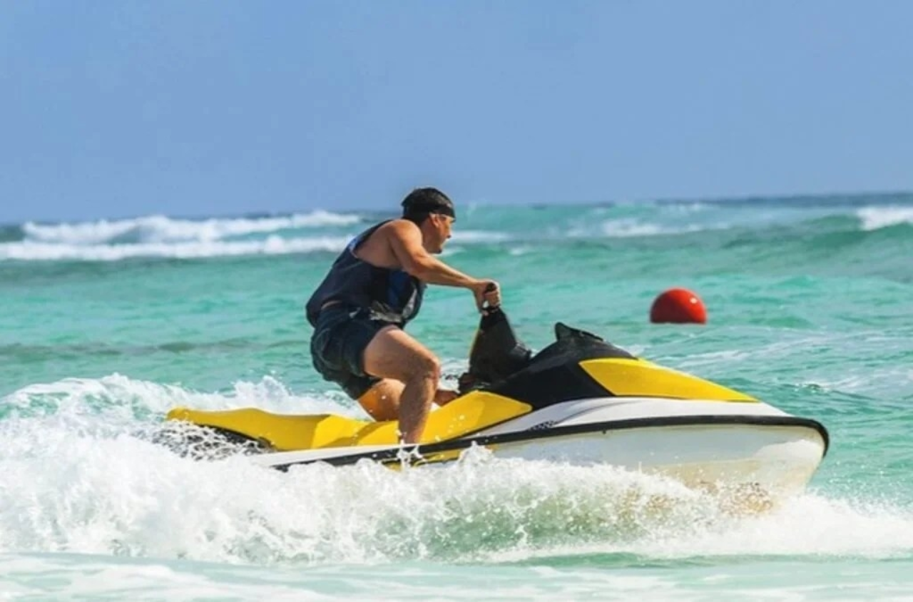 Doha : Explore Doha's coastline on Self ride jet ski