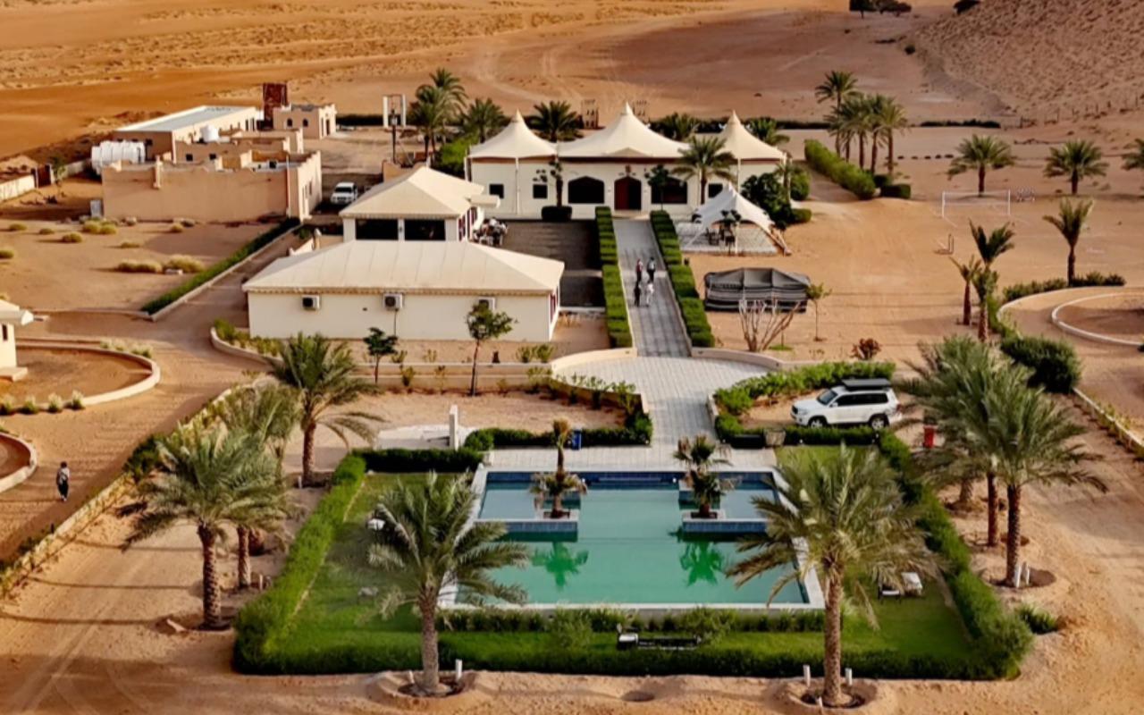 Muscat: Wadi Bani Khalid Tour with Desert Rose Camp Drop-Off