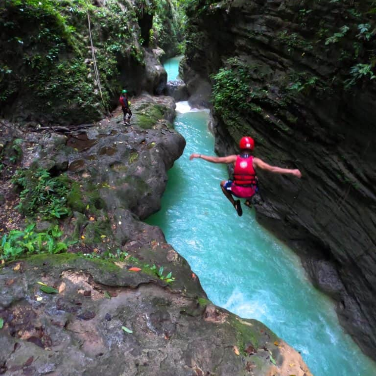 Kawasan Falls Canyoneering Transfers from Cebu with Lunch