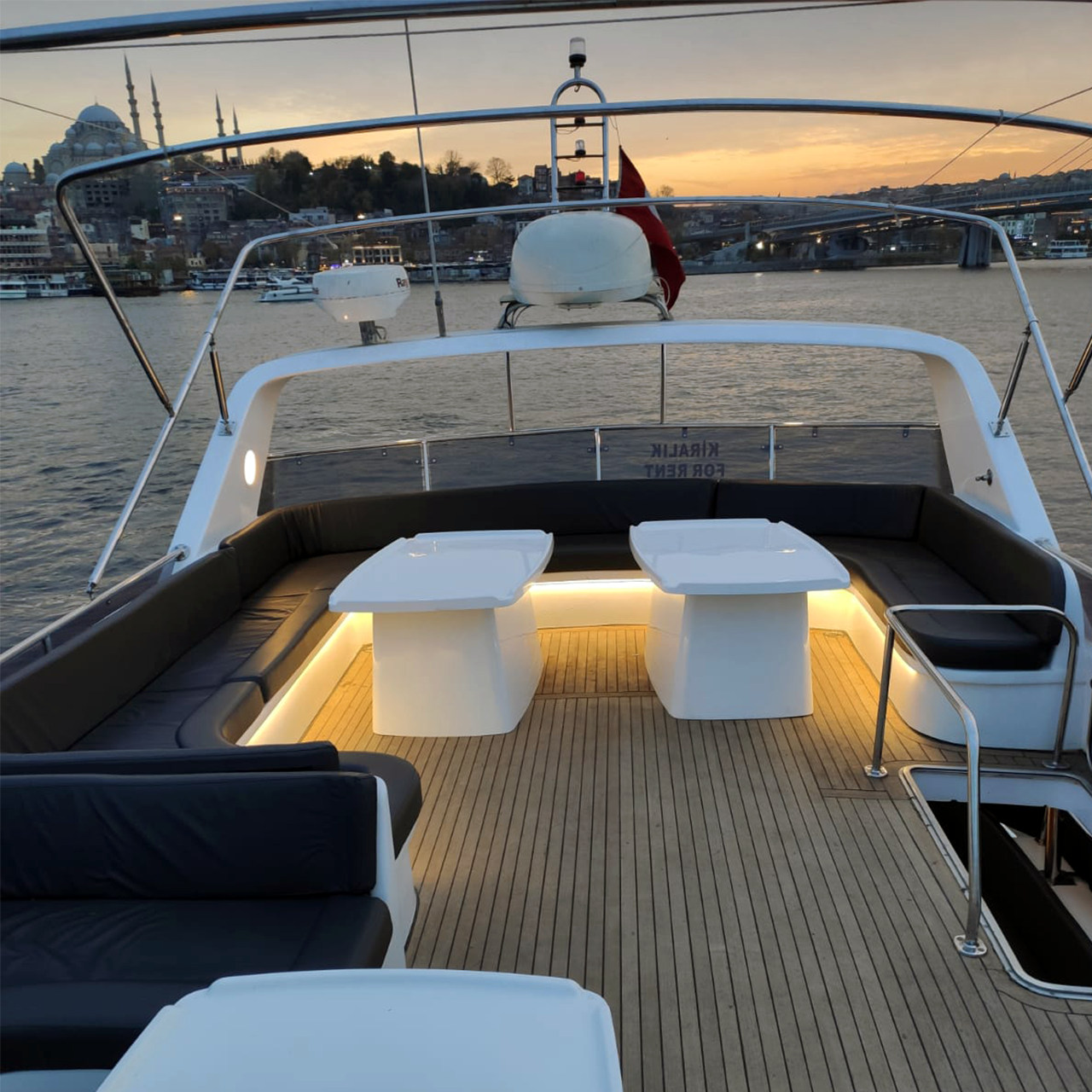 Istanbul: Bosphorus River Sunset Yacht Tour with Commentary 3