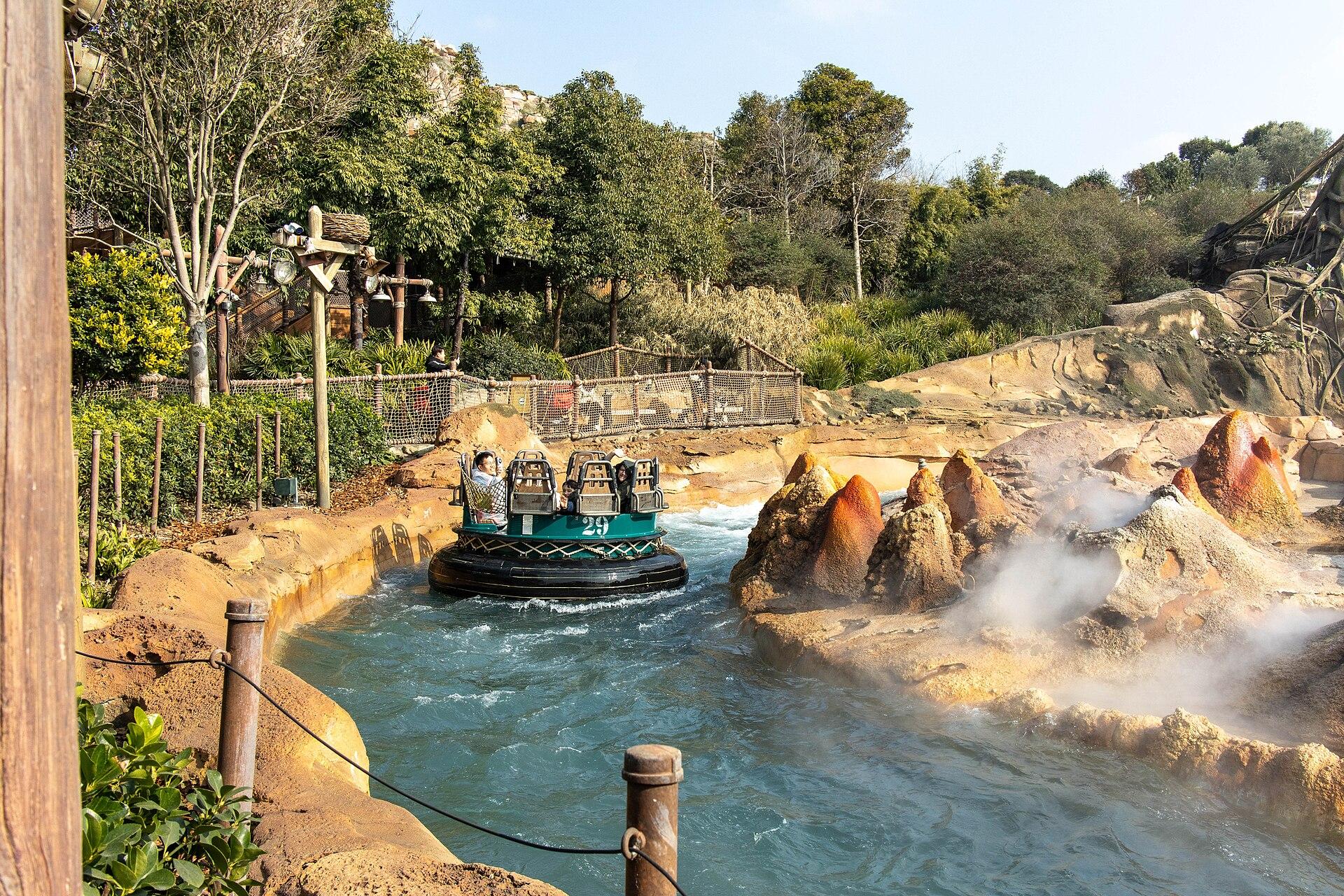 Shanghai: Disneyland Private Family Transfer and Guide 3