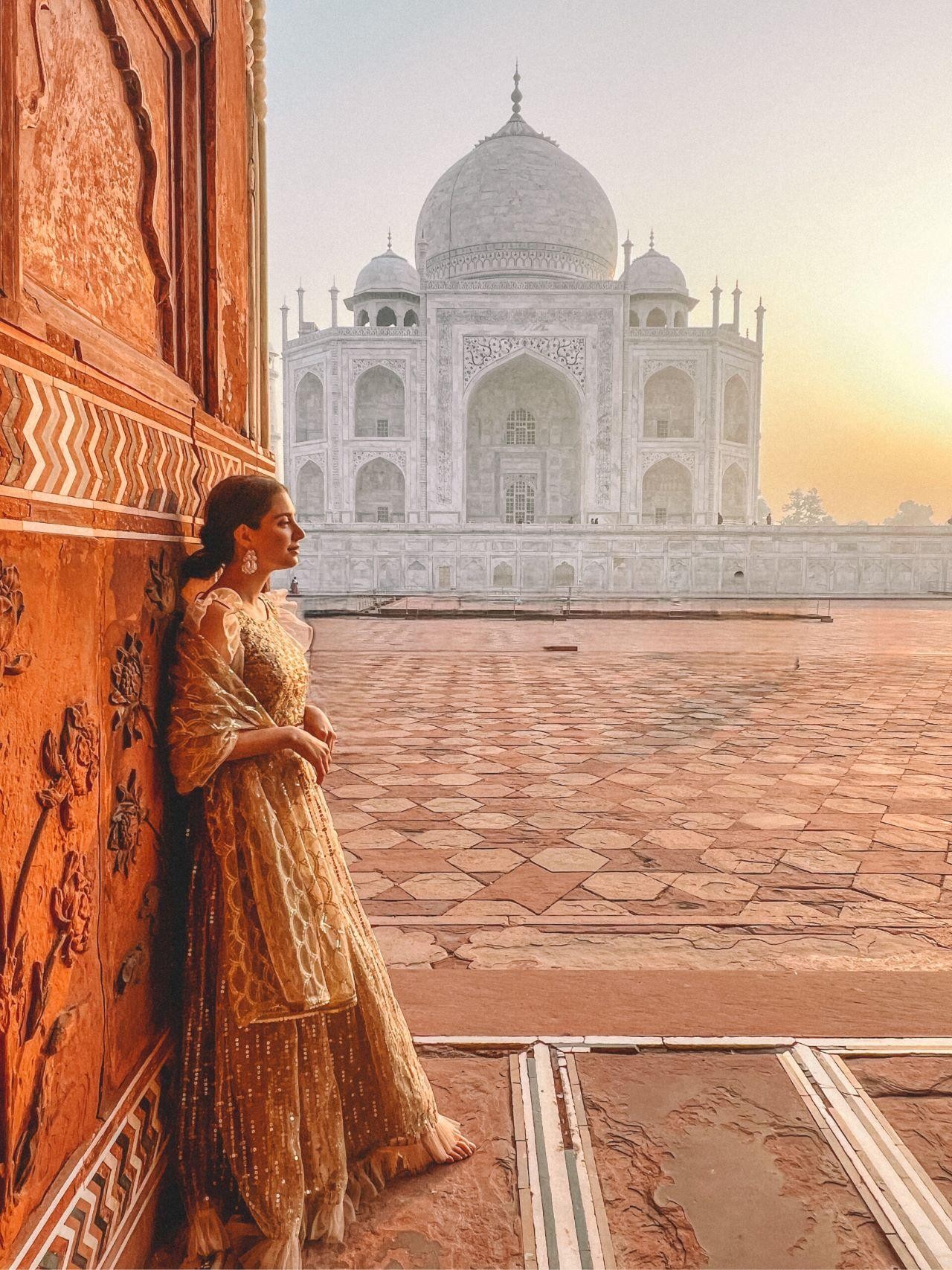 Agra: Skip the Line Taj Mahal with photographer & Dress Rent 3