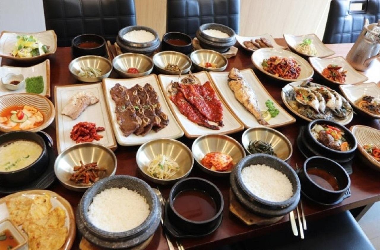Seoul: Korean Dinner Food Tour with a Seoul-Born Local