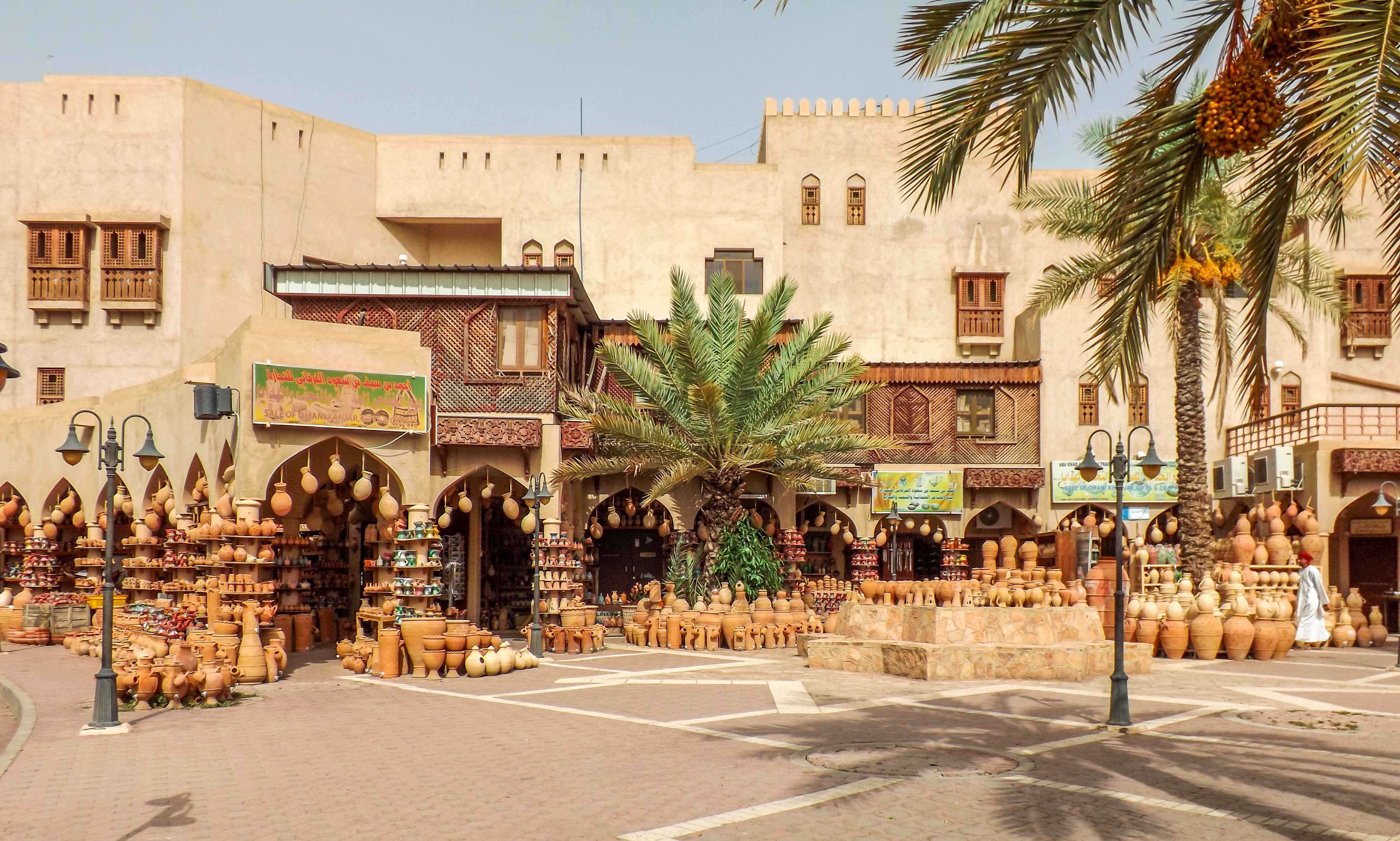 From Muscat: Full-Day Oman Tour to Nizwa Fort & Jabreen Fort