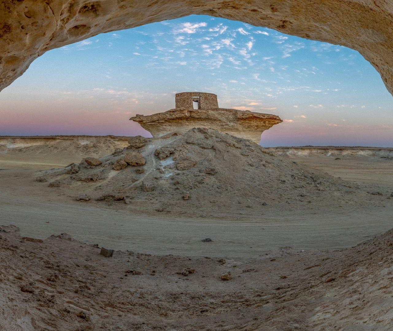 Doha: Mushroom Rocks & Serra Sculptures Guided Tour