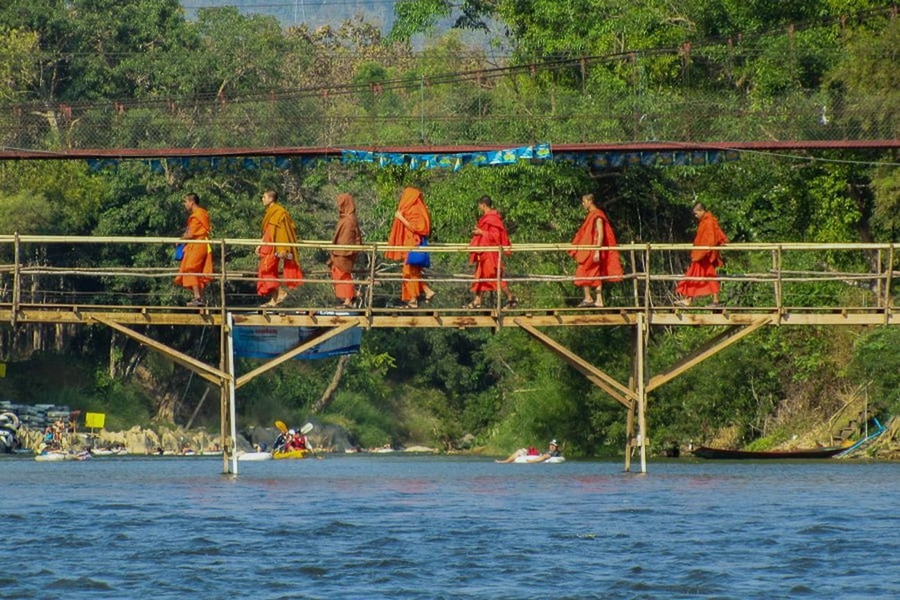Vang Vieng: Blue Lagoon and Countryside Bike Tour with Lunch 2