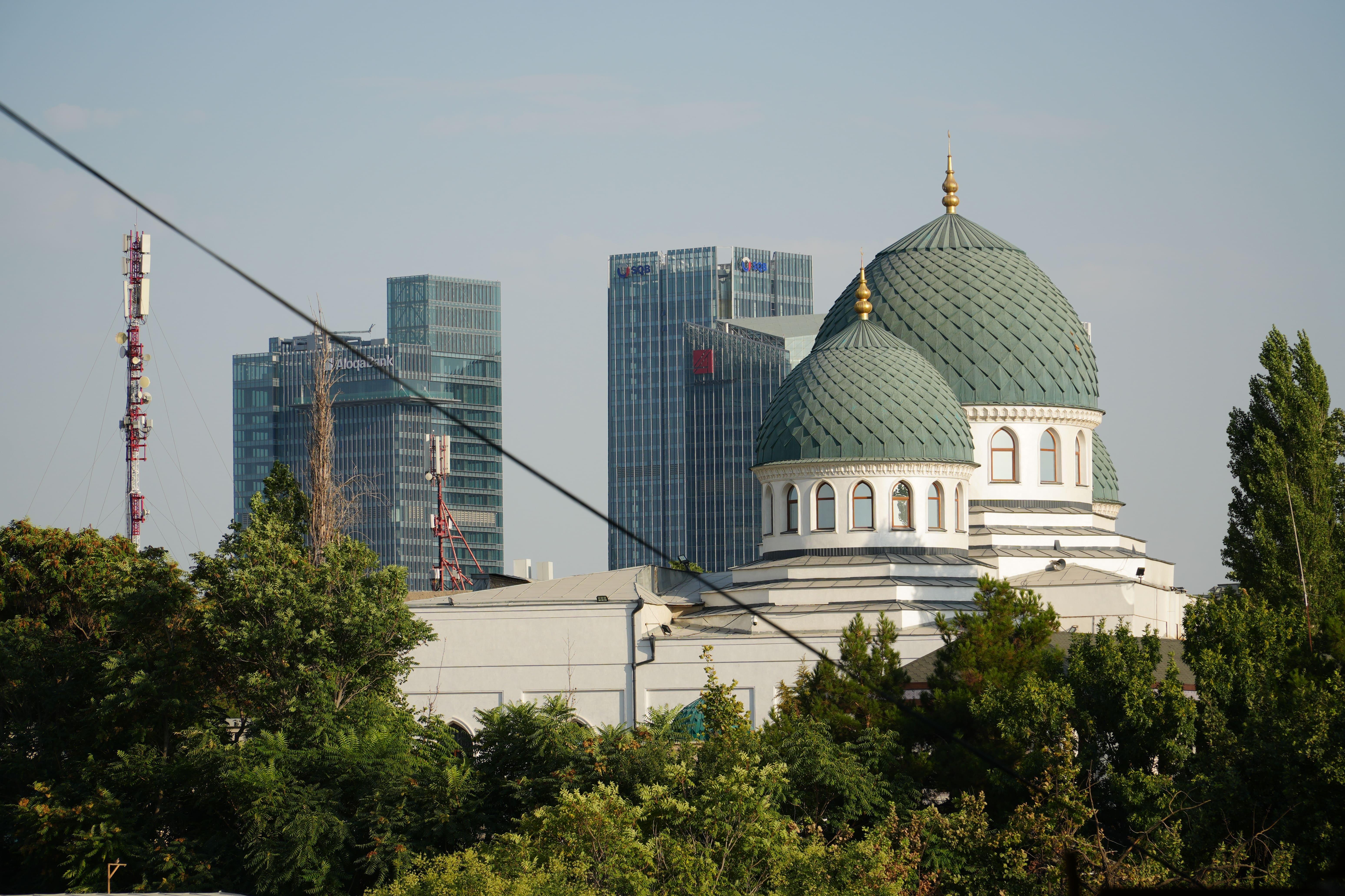 Tashkent: Private Guided City Tour by Car with Photo Session