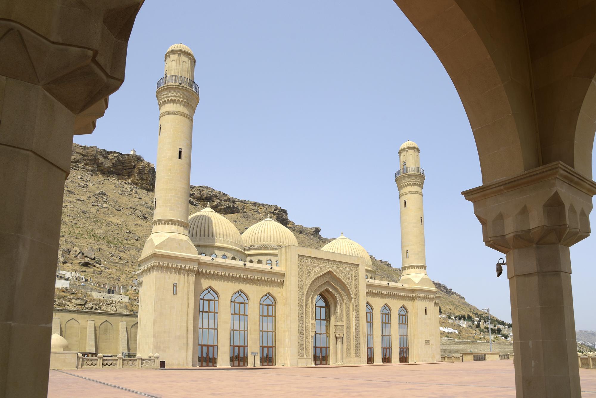 Baku: Gobustan, Mud Volcanoes & Absheron – Off road included 3