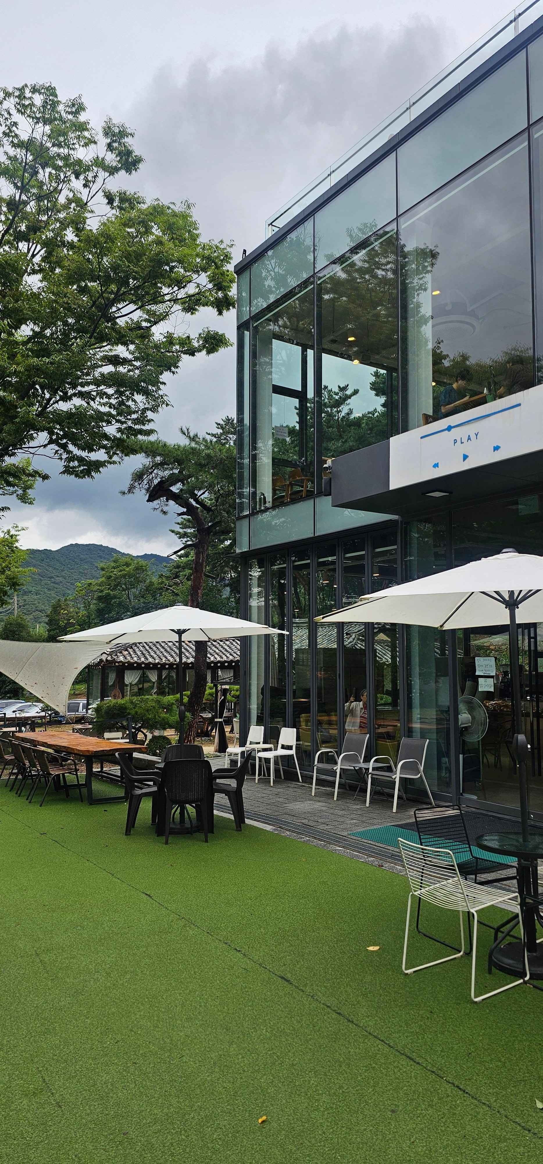 Seoul: Bukhansan Views, Hanok Village, and Temple Tour 2