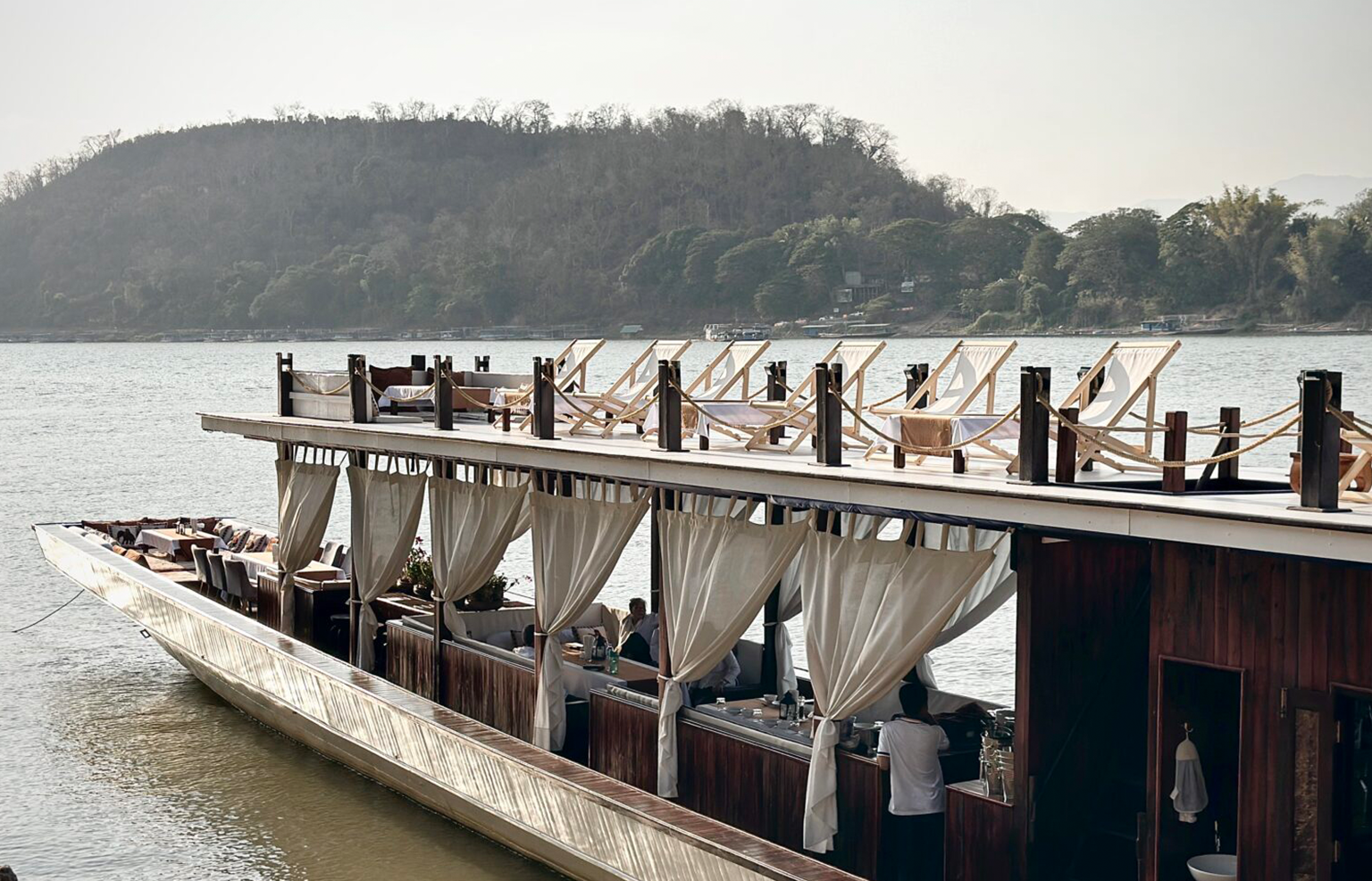 Luang Prabang: Mekong River Sunset Cruise and Dinner