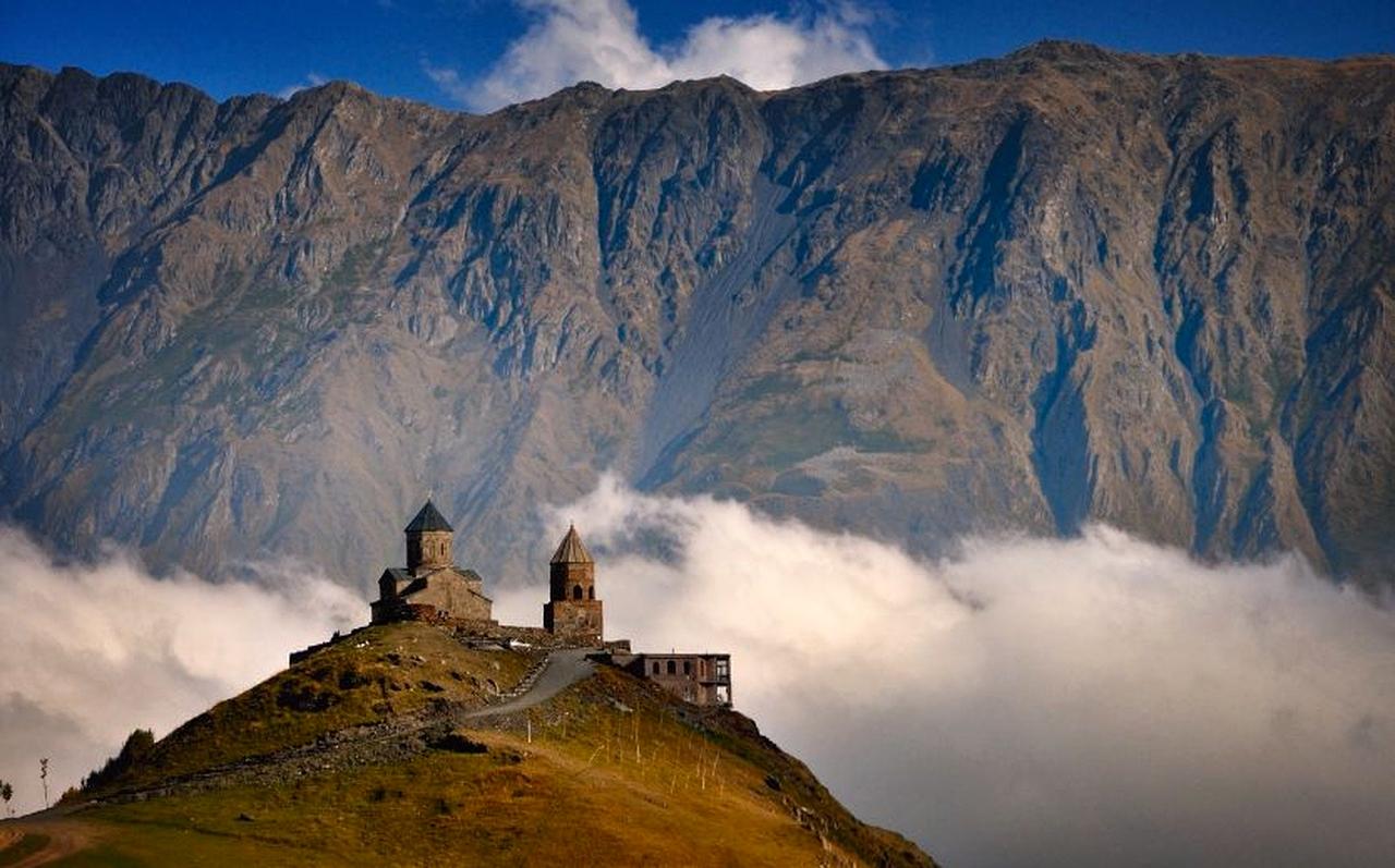 From Tbilisi: Kazbegi Scenic Discovery Tour with 4WD Ride 3