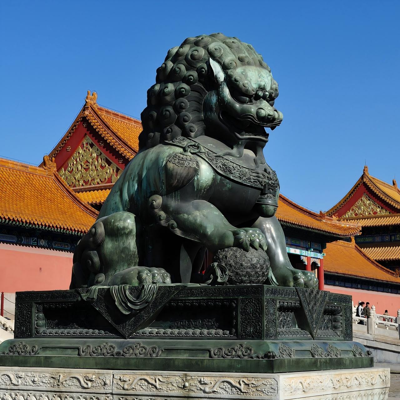 Lux Car Small Group Tiananmen Drive-by & Forbidden City Walk
