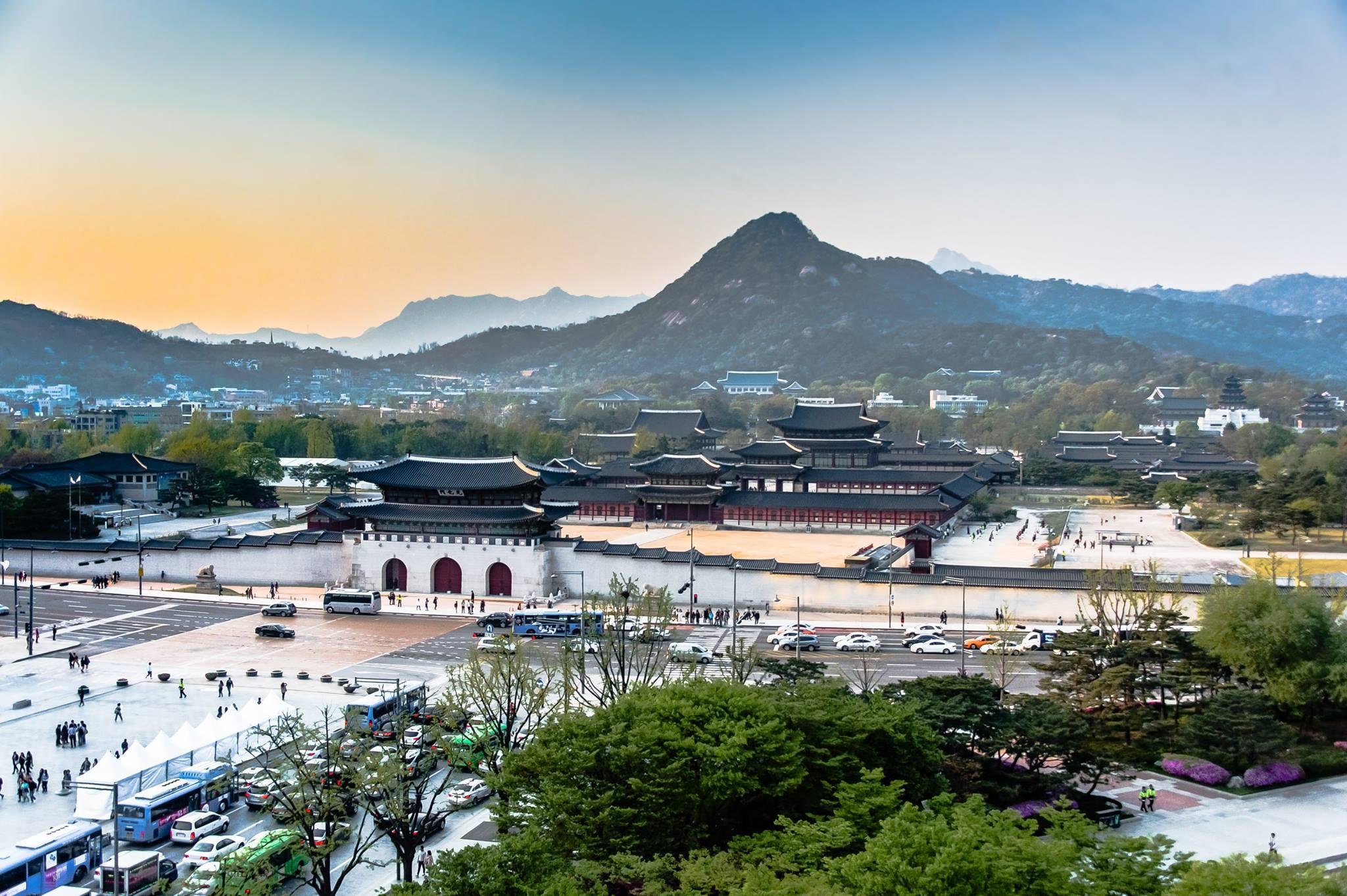Seoul: Intro Downtown Walking Tour with Optional Lunch 2