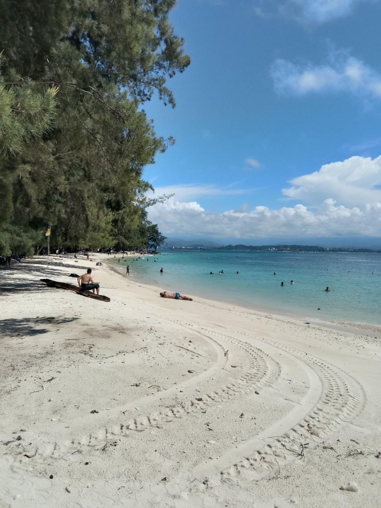Kota Kinabalu: Manukan & Sapi Islands Snorkeling with Lunch 3