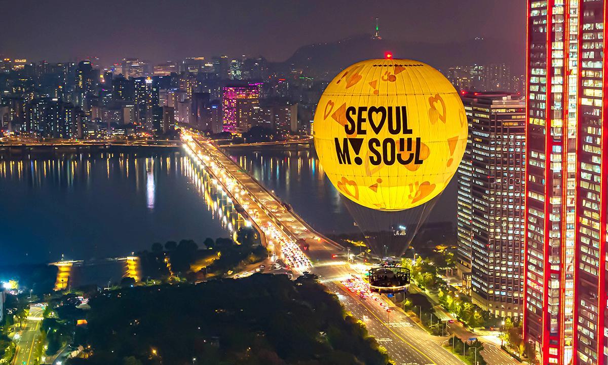 Seoul: Private Night Balloon Experience with Hongdae night