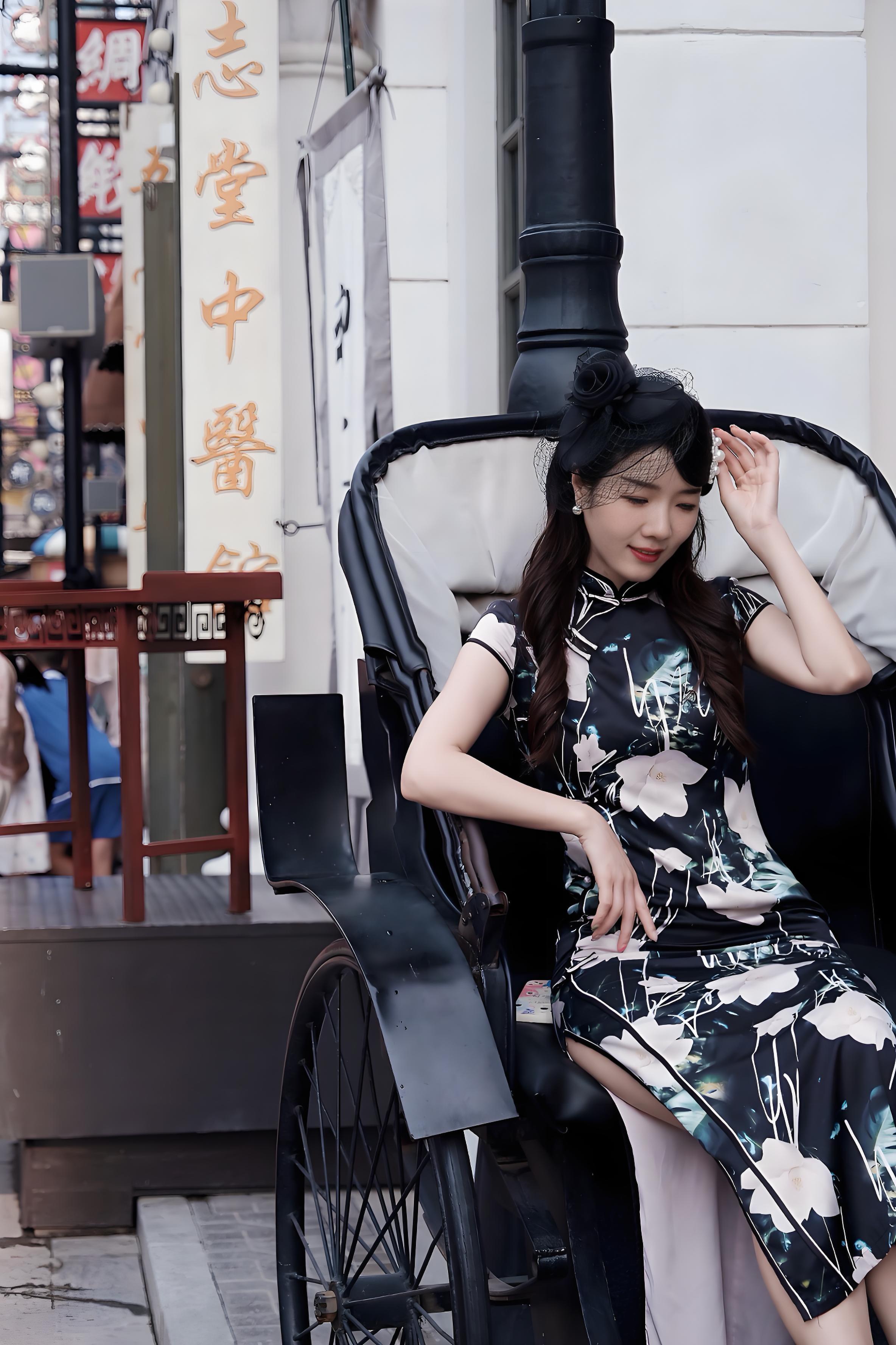 Shanghai: Film Park Private Tour with Tram Ride 2