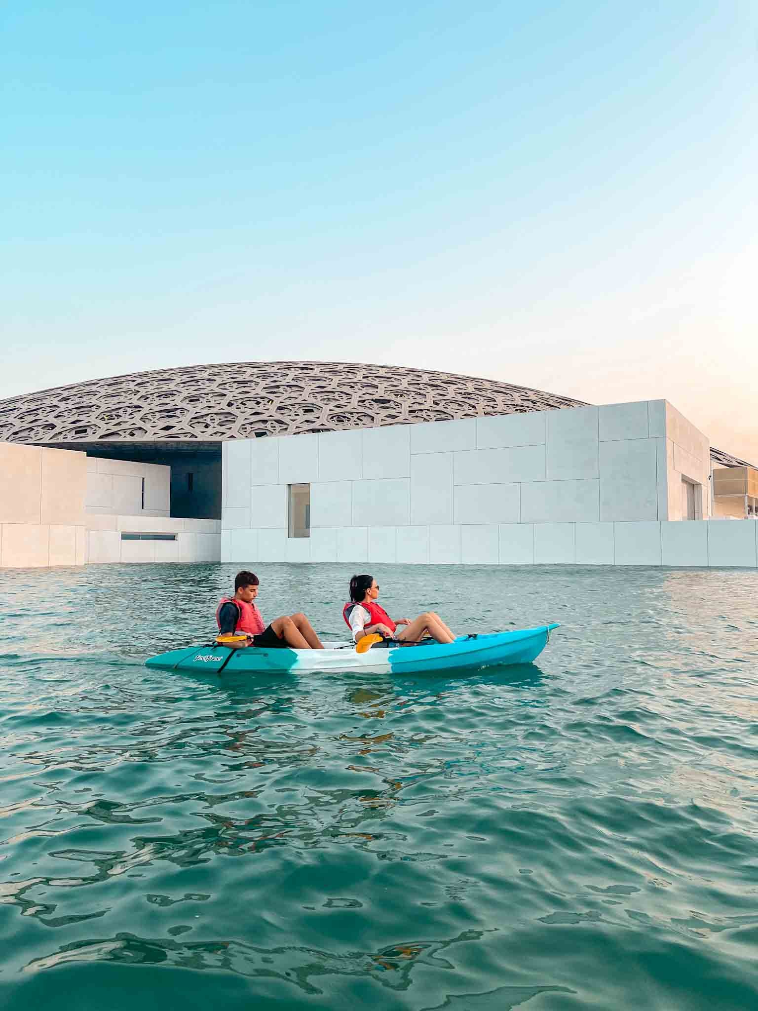 Abu Dhabi: Guided Kayak Tour around Louvre 2
