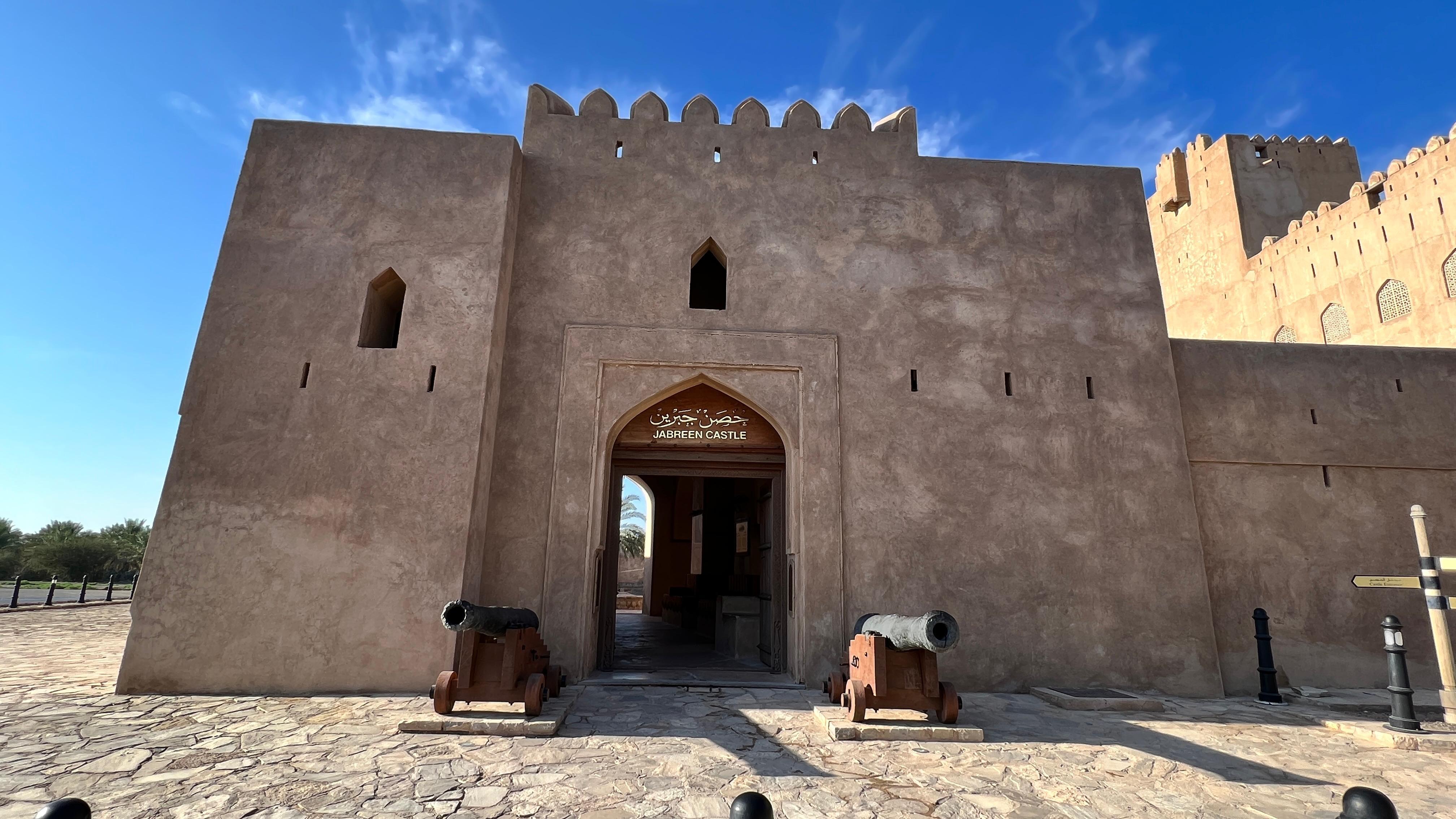Muscat: Nizwa, Bahla, and Jabreen Private Day Trip