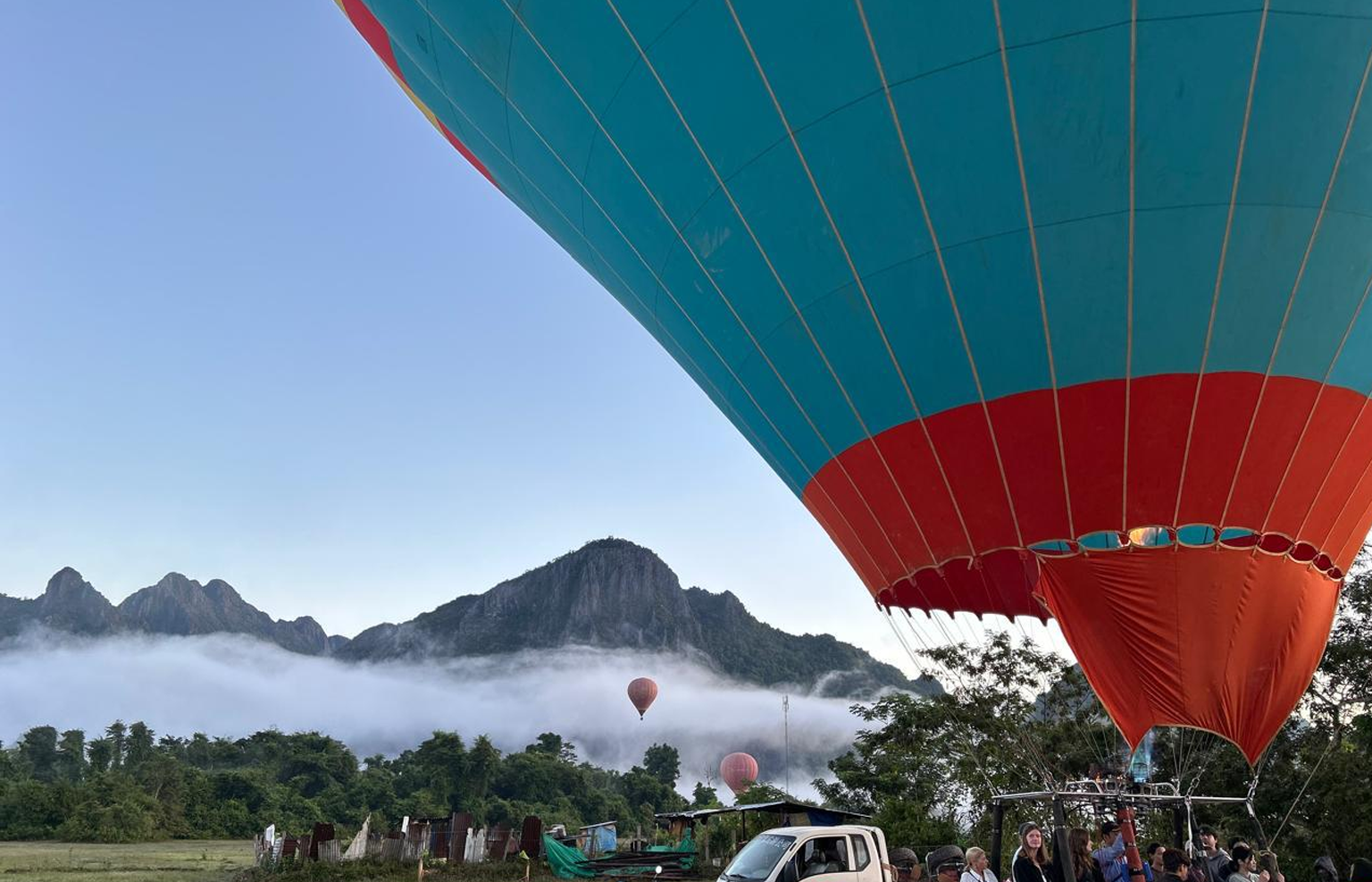 Vang Vieng: Kayaking & Hot Air Balloon with Hotel Pick-Up 2
