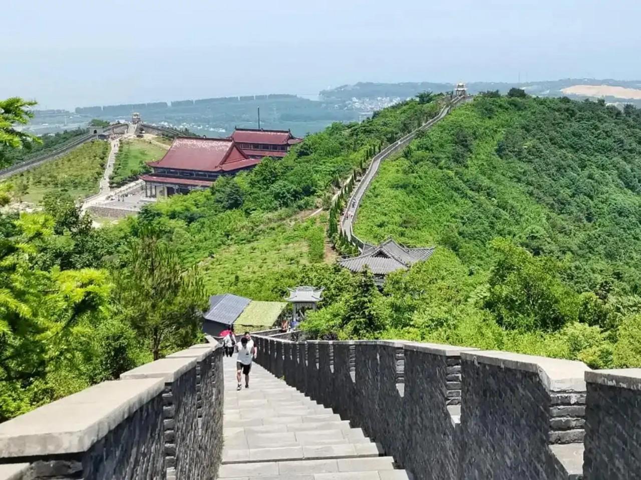Shanghai: Yixing Little Great Wall Hike with Temple Visit 2
