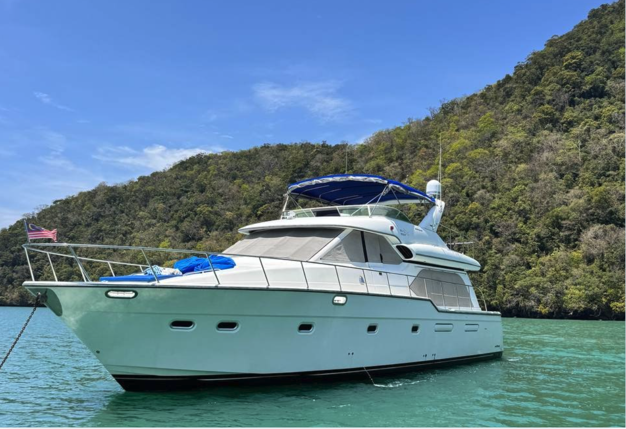Langkawi: Private Day or Sunset Cruise with Food & Drinks 2