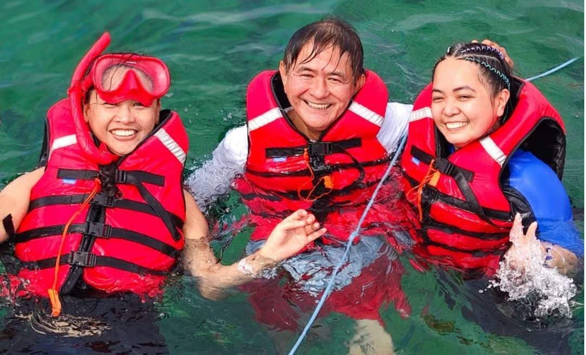 Boracay Red Wave Island Hopping Tour with Water Activities 2