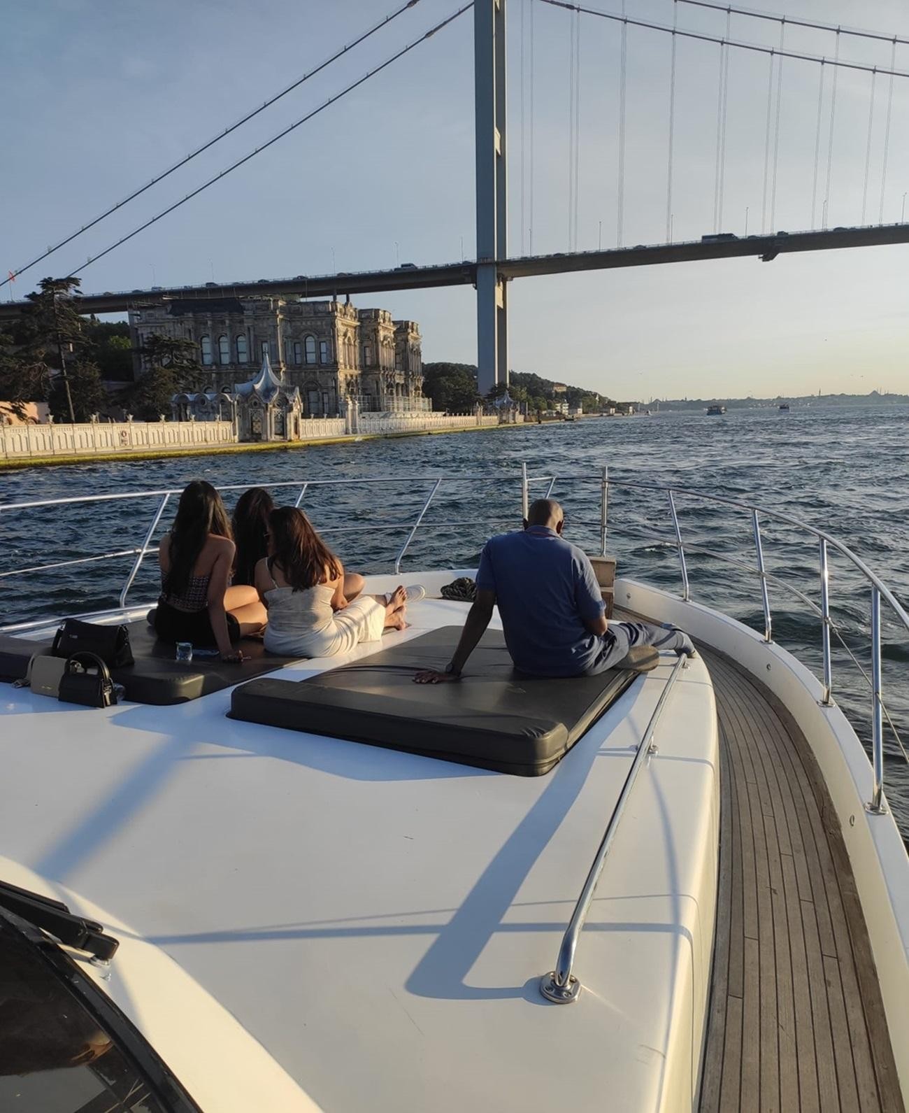 Private Bosphorus Yacht with Local Guide and Snacks 3
