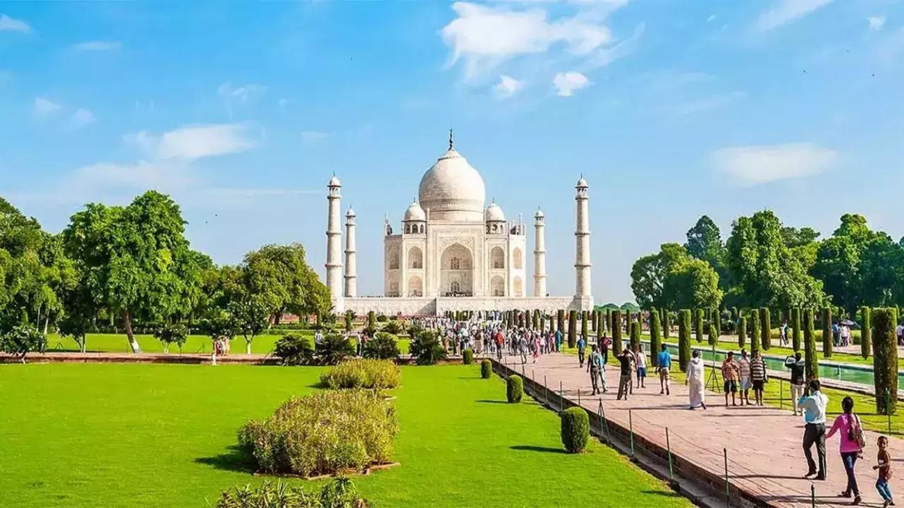 From Delhi: Taj Mahal & Agra Car Tour with Guide & Lunch 3