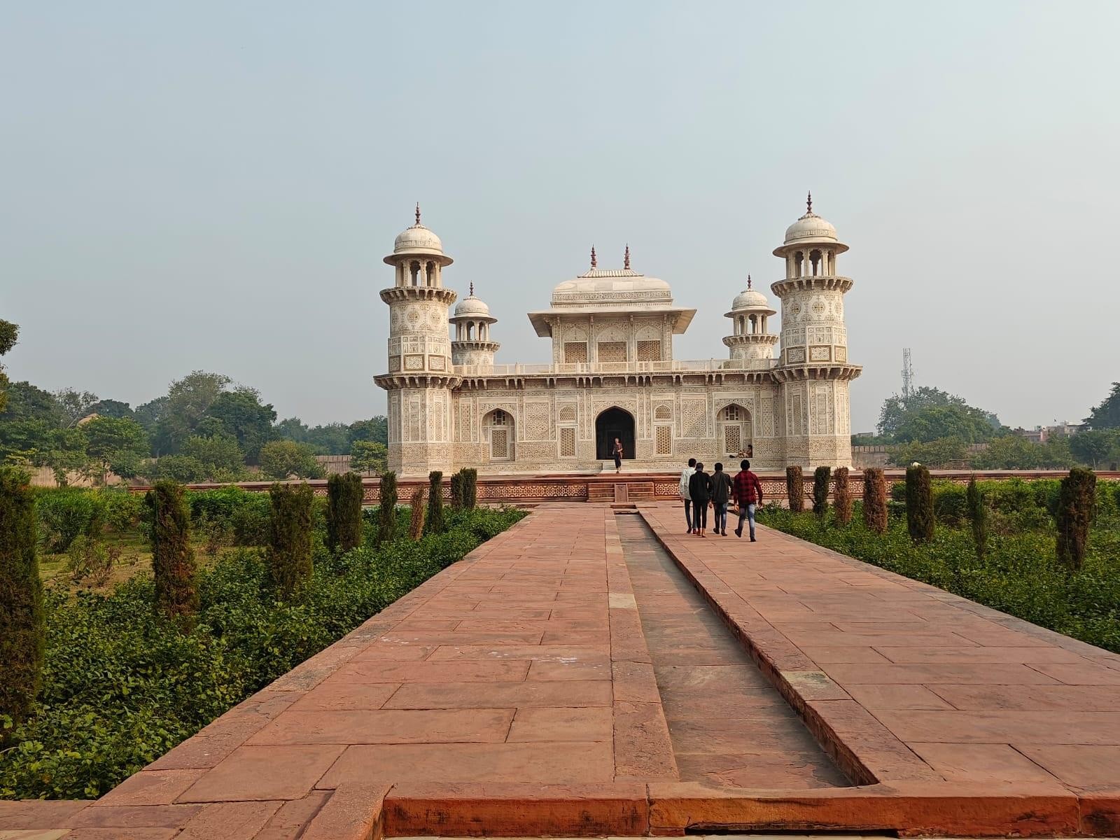 New Delhi: Taj Mahal Day Trip & Agra Highlights With Lunch (11-Hour)