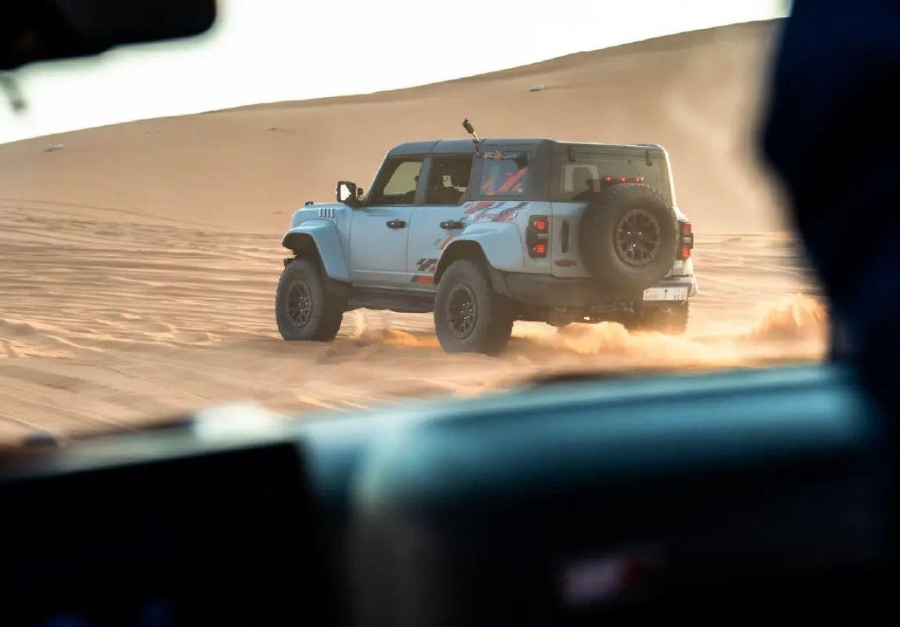 Riyadh: Private 4x4 Desert Safari, Sandboarding & Sunset 2
