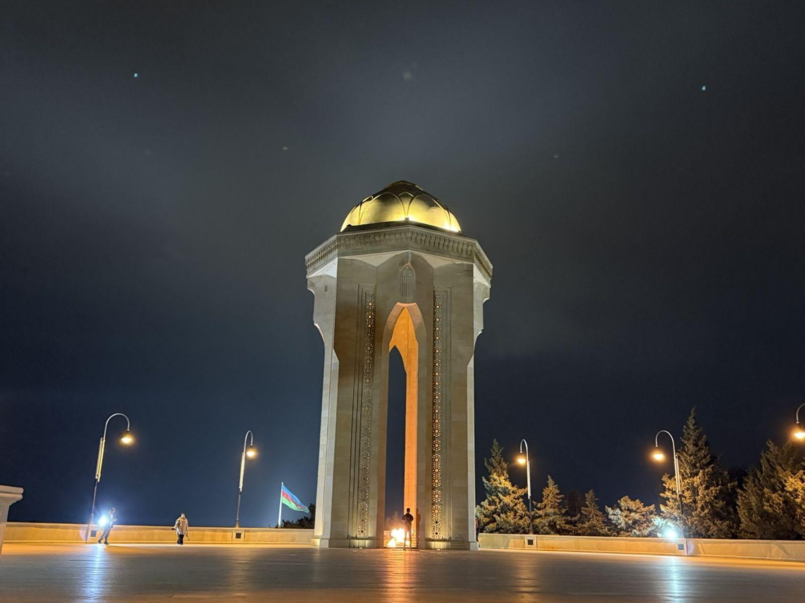Baku: Night Tour with Flame Towers 2